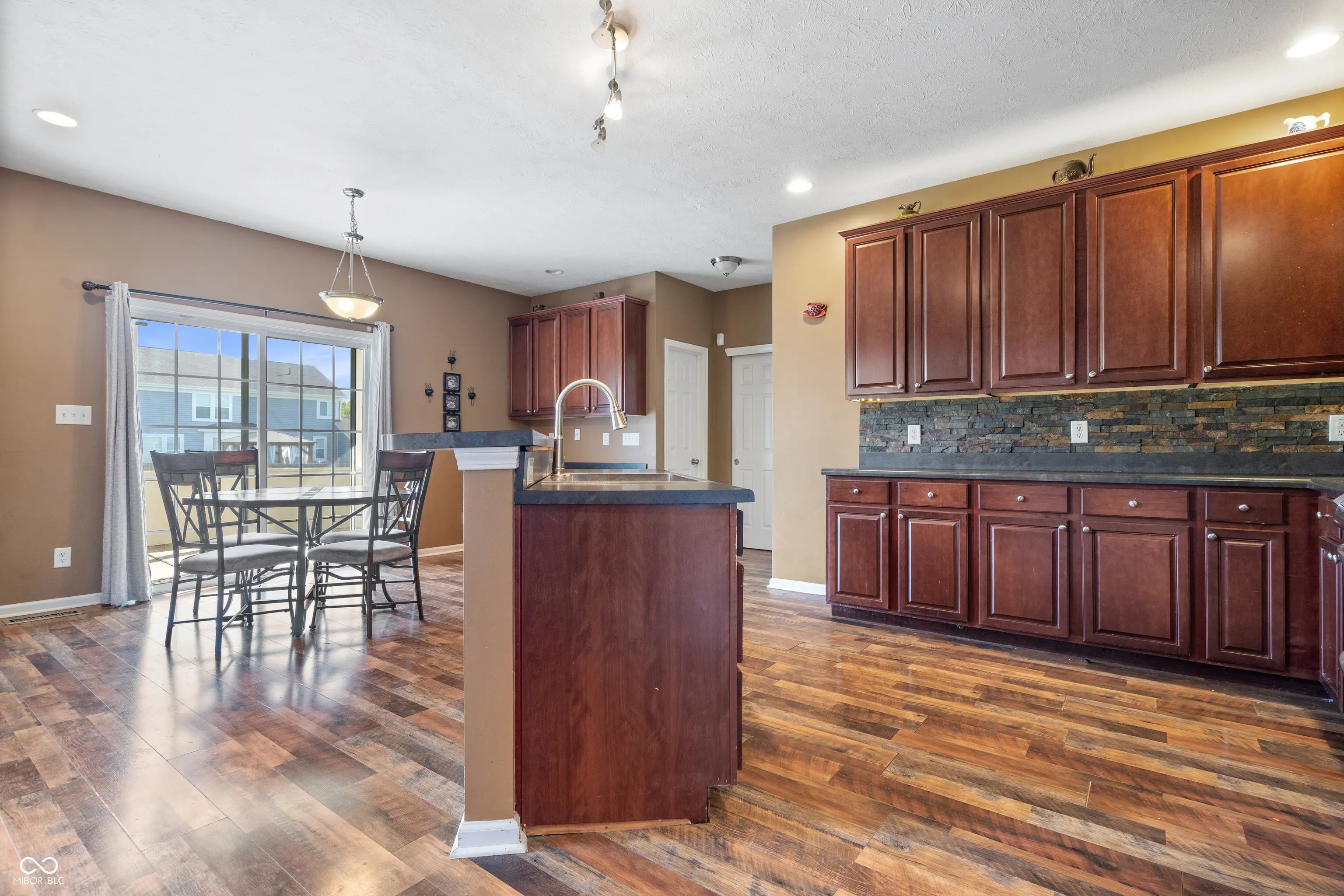 2131 Foxglove Drive MLS 22054366 Arailia photo 9