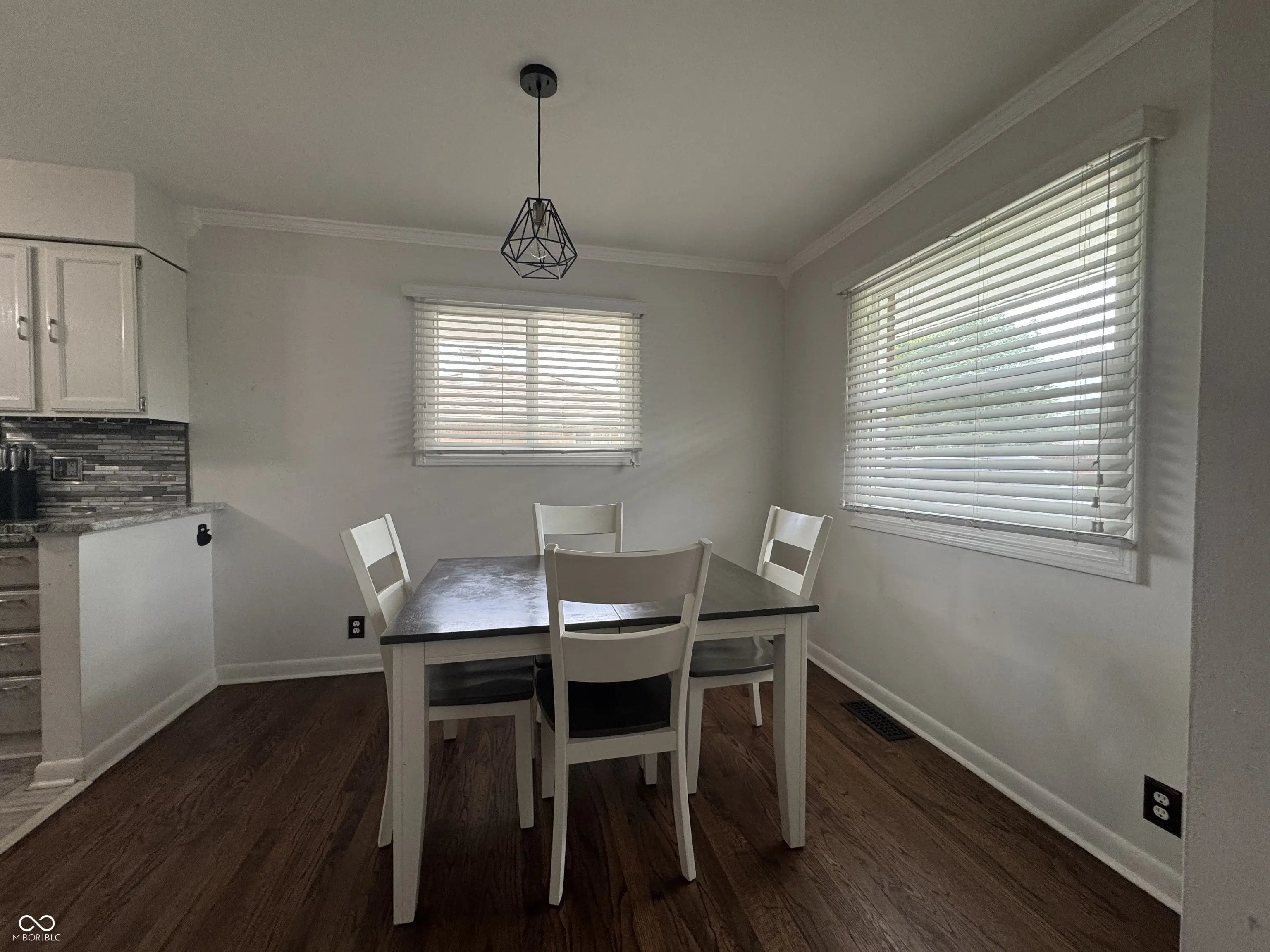 602 Memorial Drive MLS 22054393 South Grove photo 5