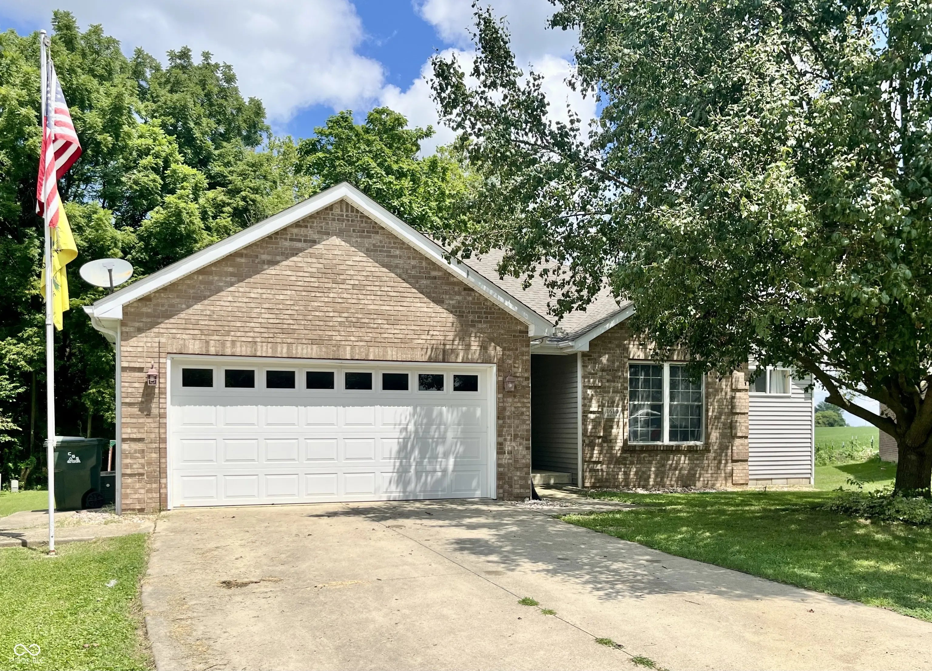 Photo of 1610 Liberty Way Hope, IN 47246