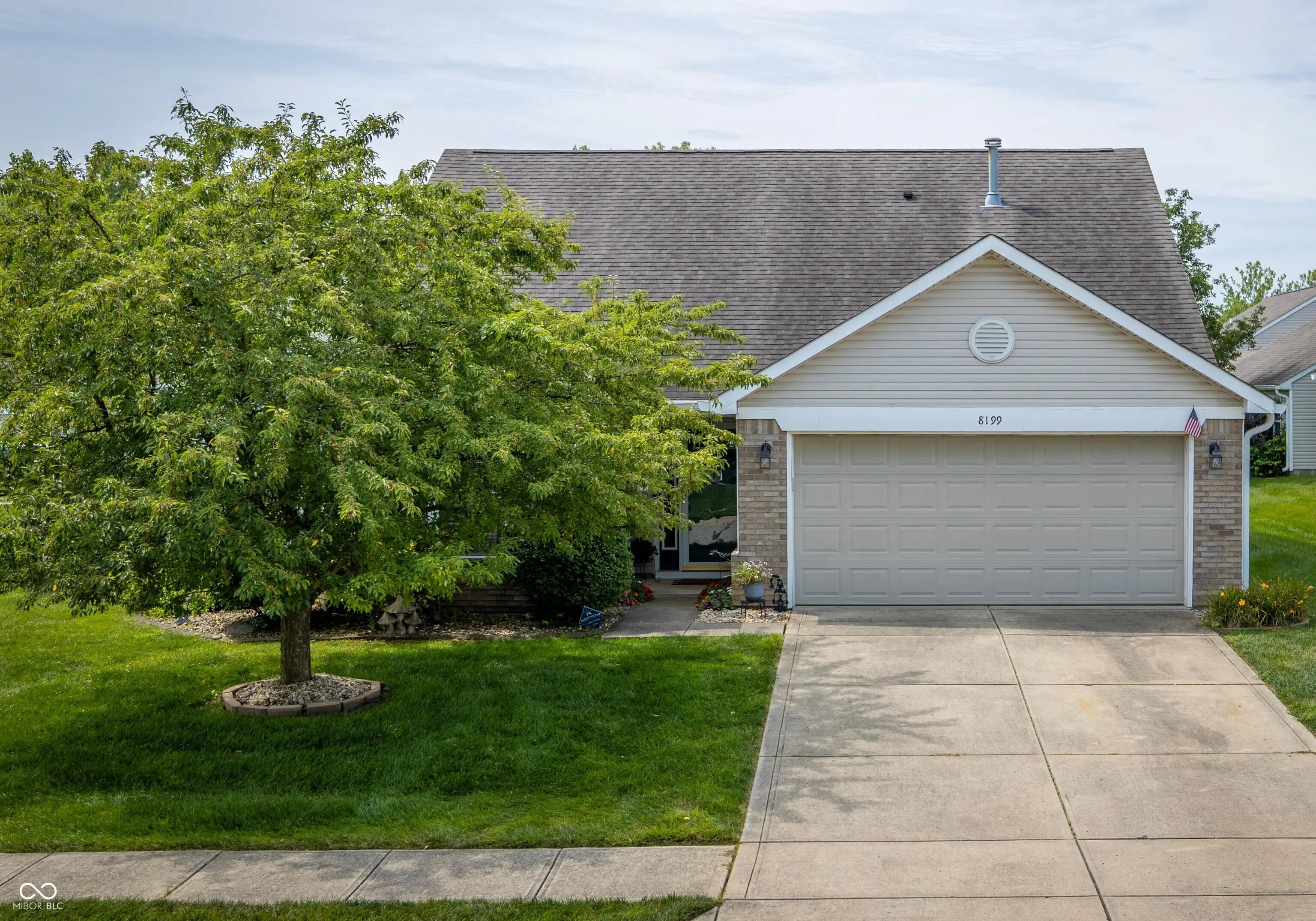 8199 Overbrooke Lane, Avon