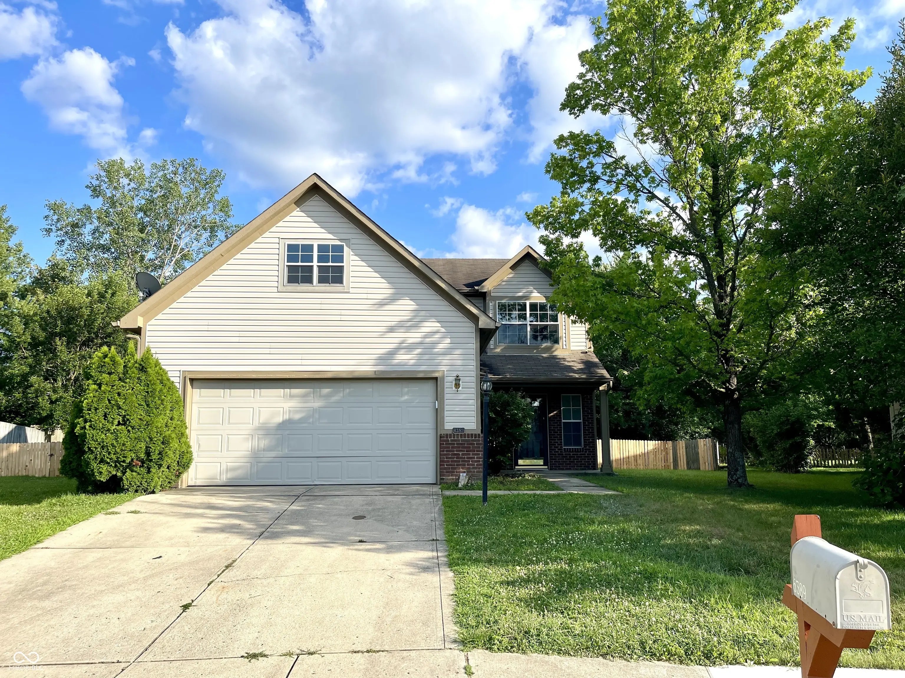 6389 Hillview Circle, Fishers