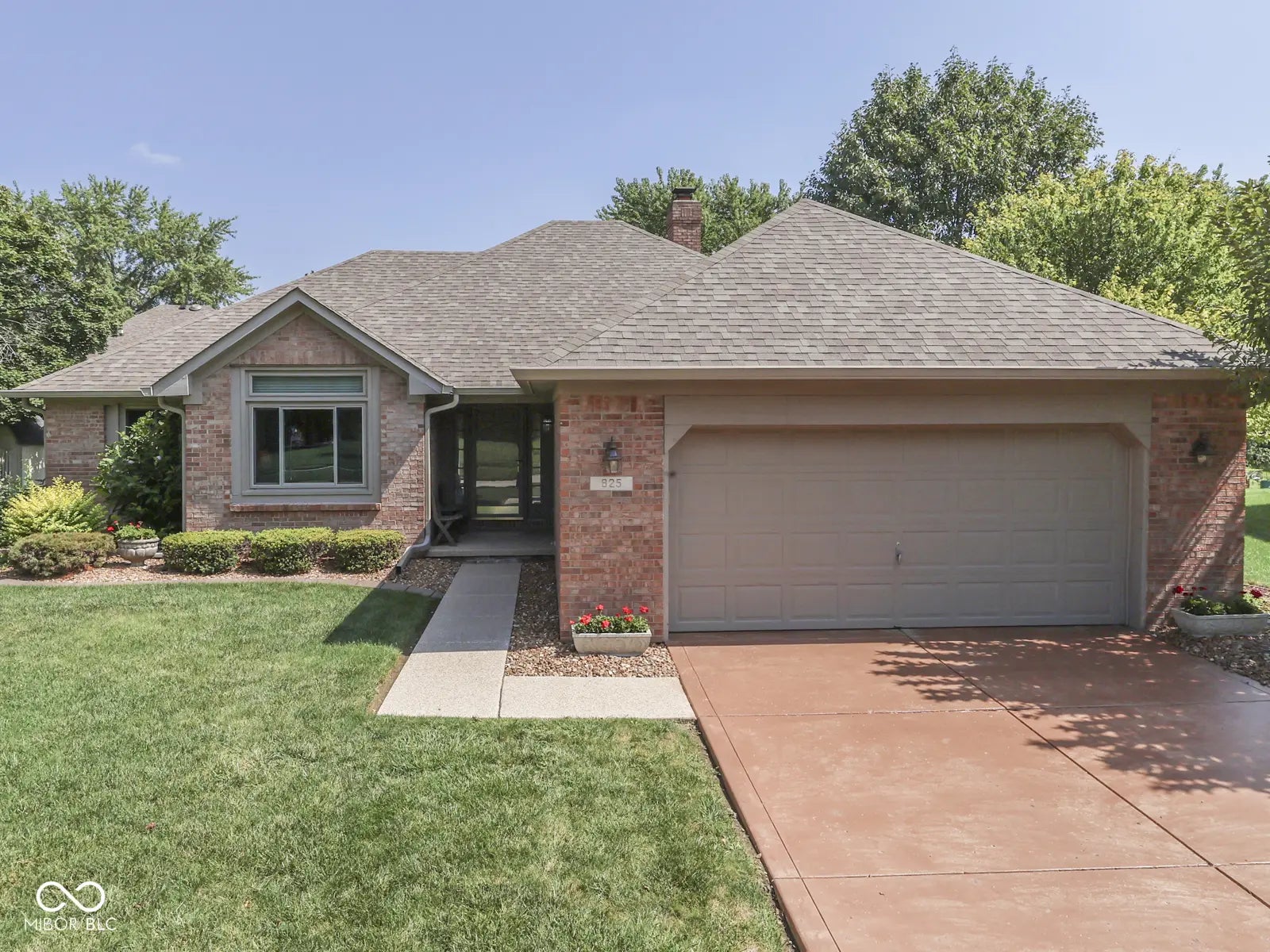 825 Bayside Drive, Greenwood