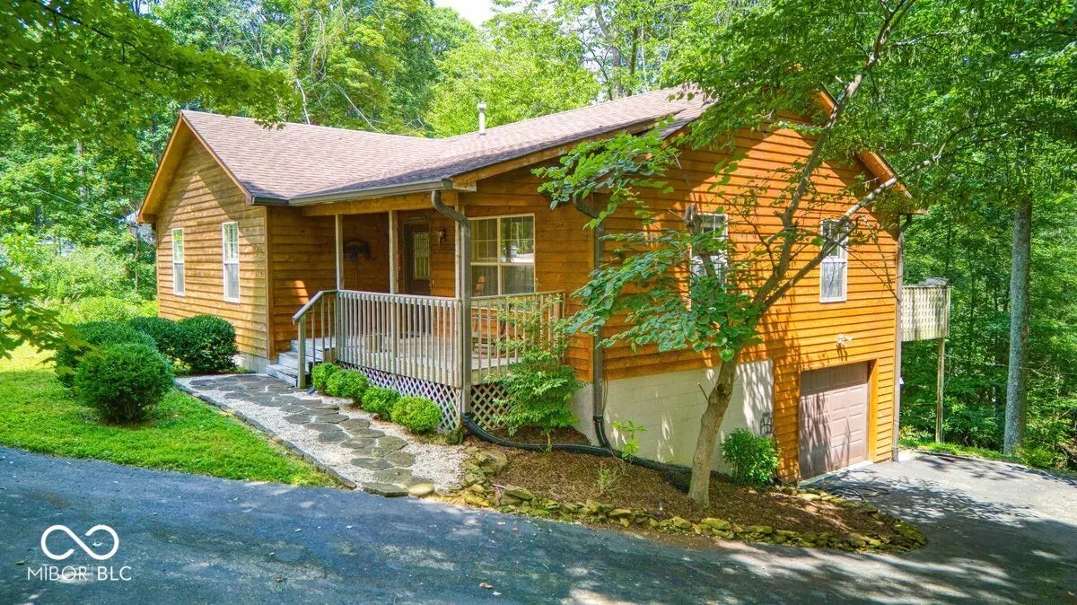 8157 Center Lake Road, Nineveh