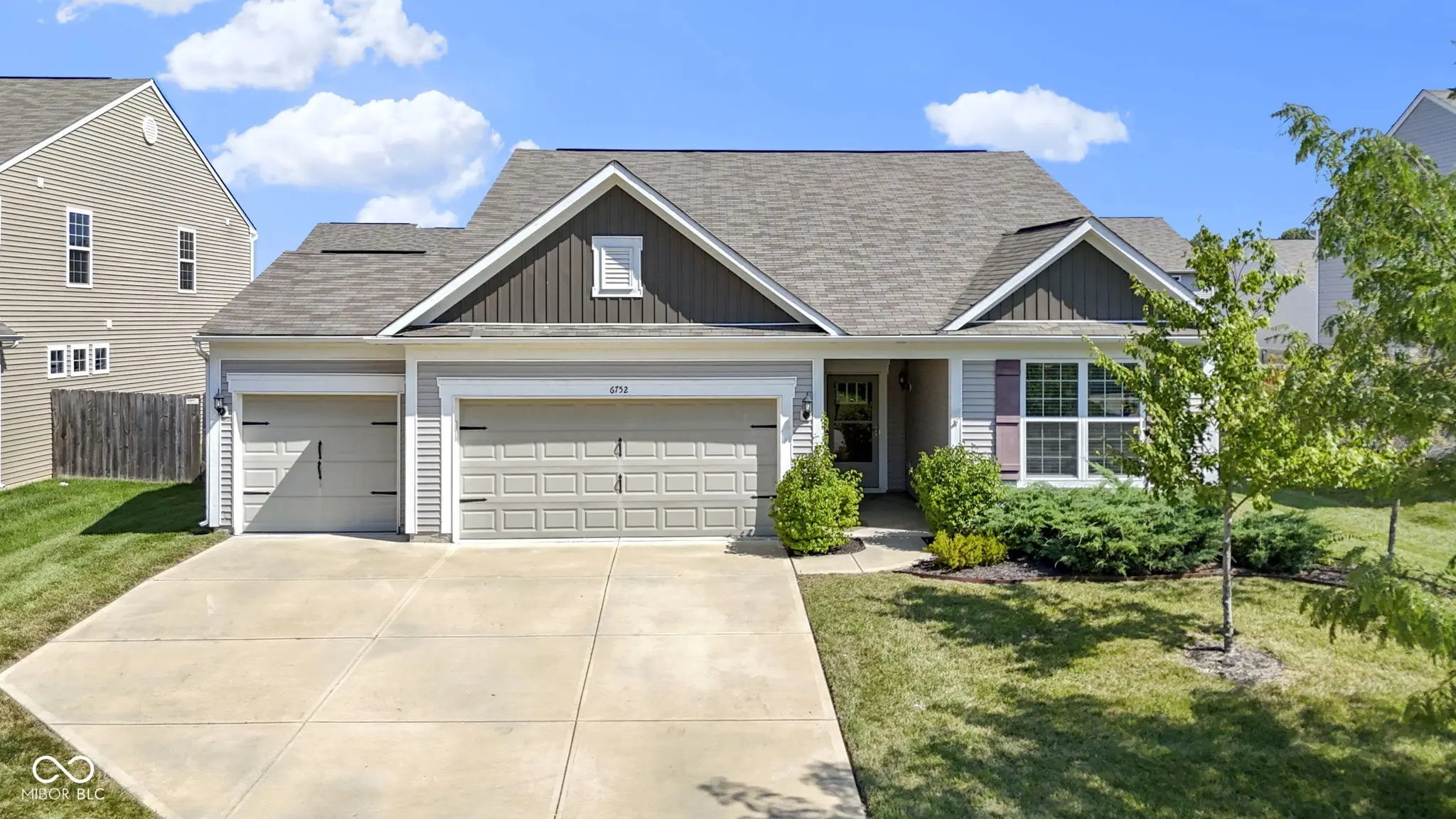 6752 Shooting Star Drive, Whitestown