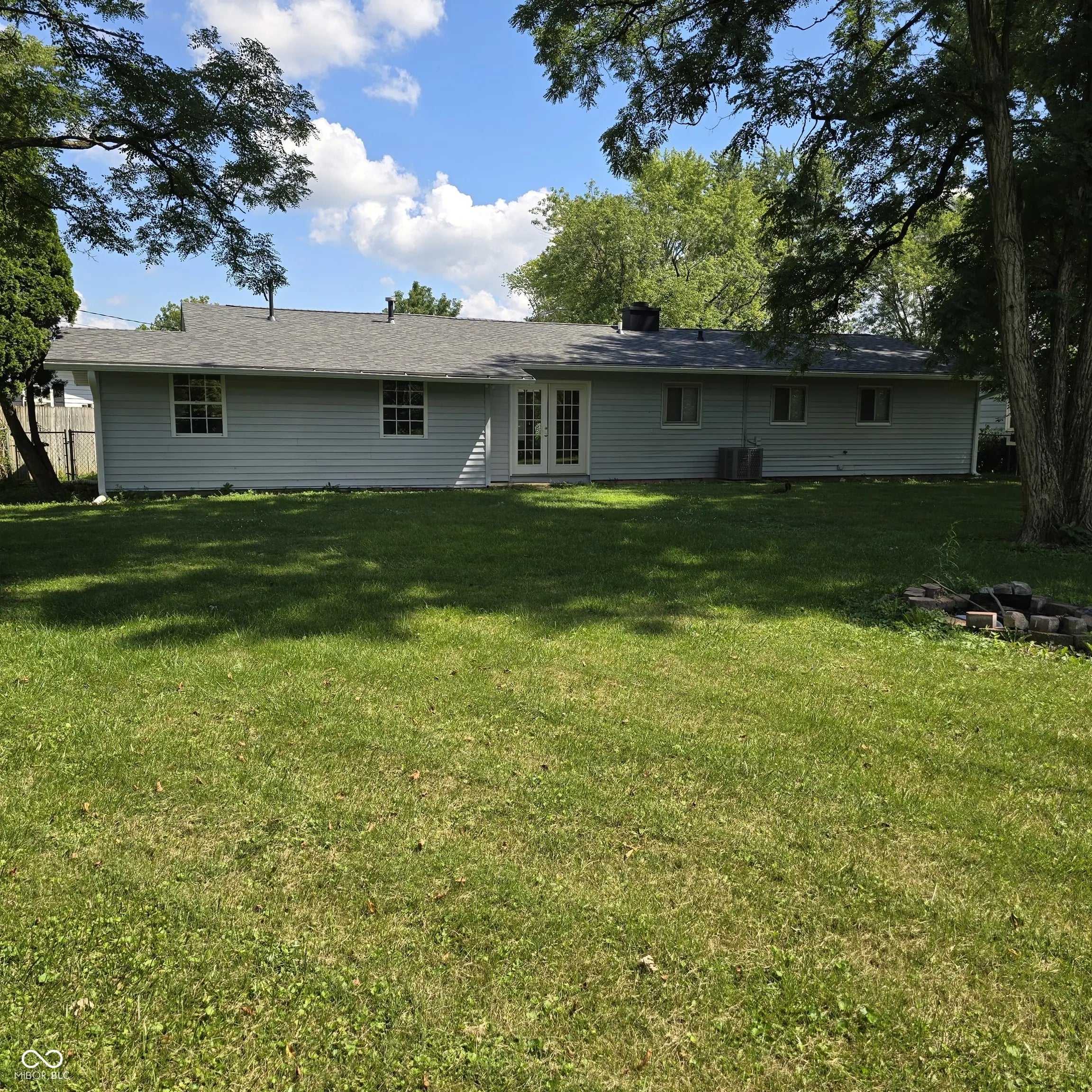 240 Shelton Place MLS 22055637 New Whiteland photo 1