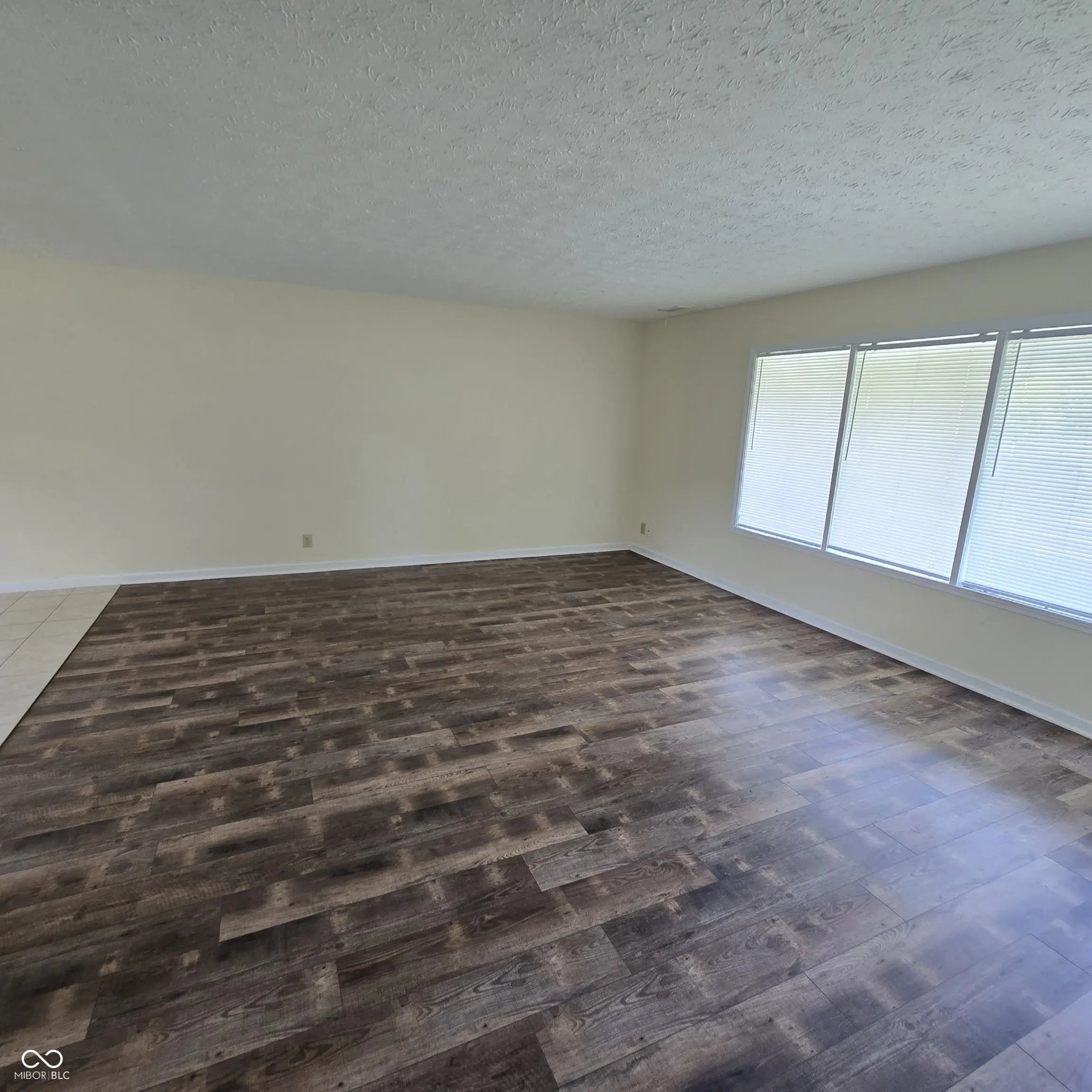 240 Shelton Place MLS 22055637 New Whiteland photo 2