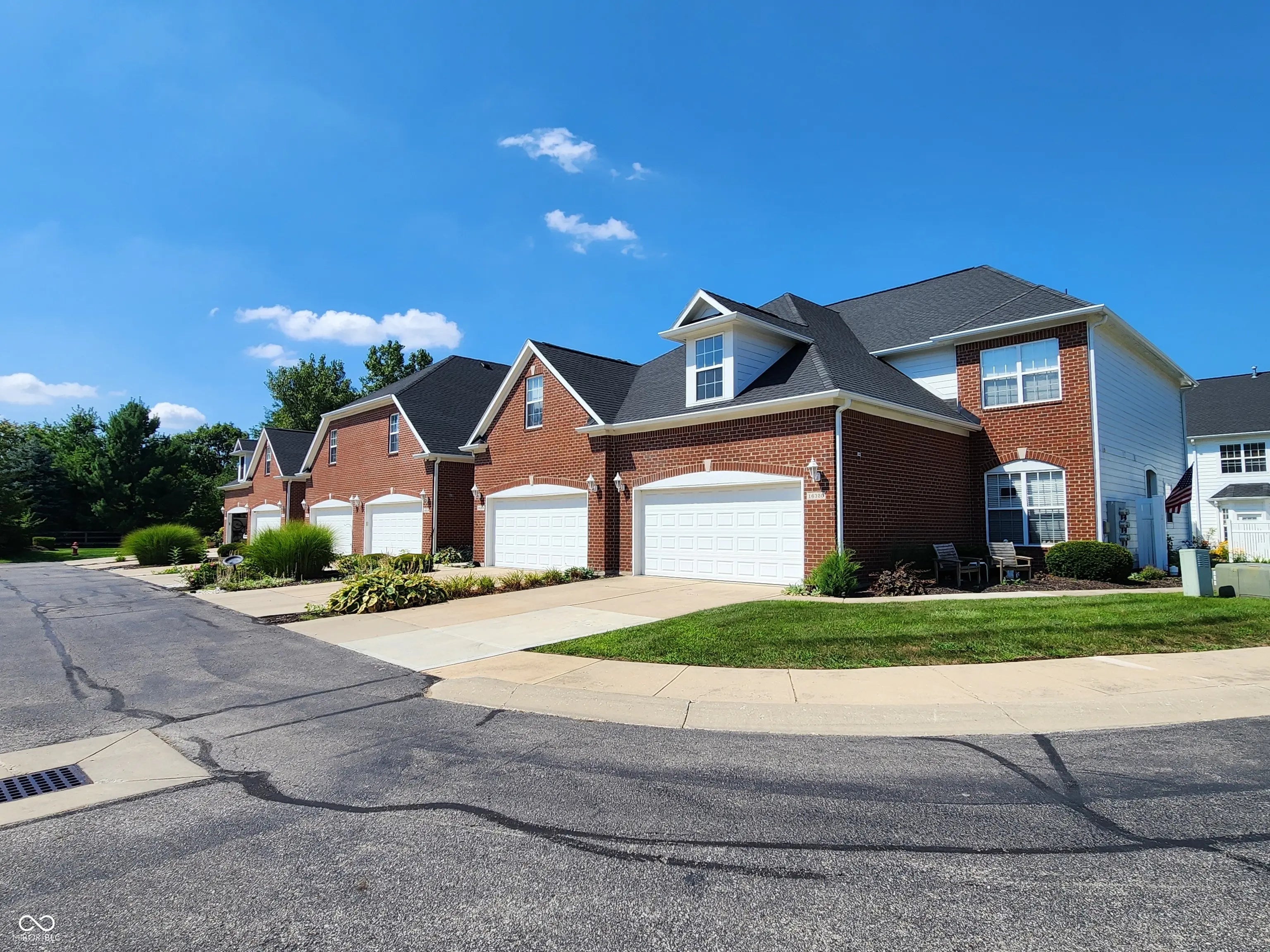 16316 Meadowlands Lane, Westfield