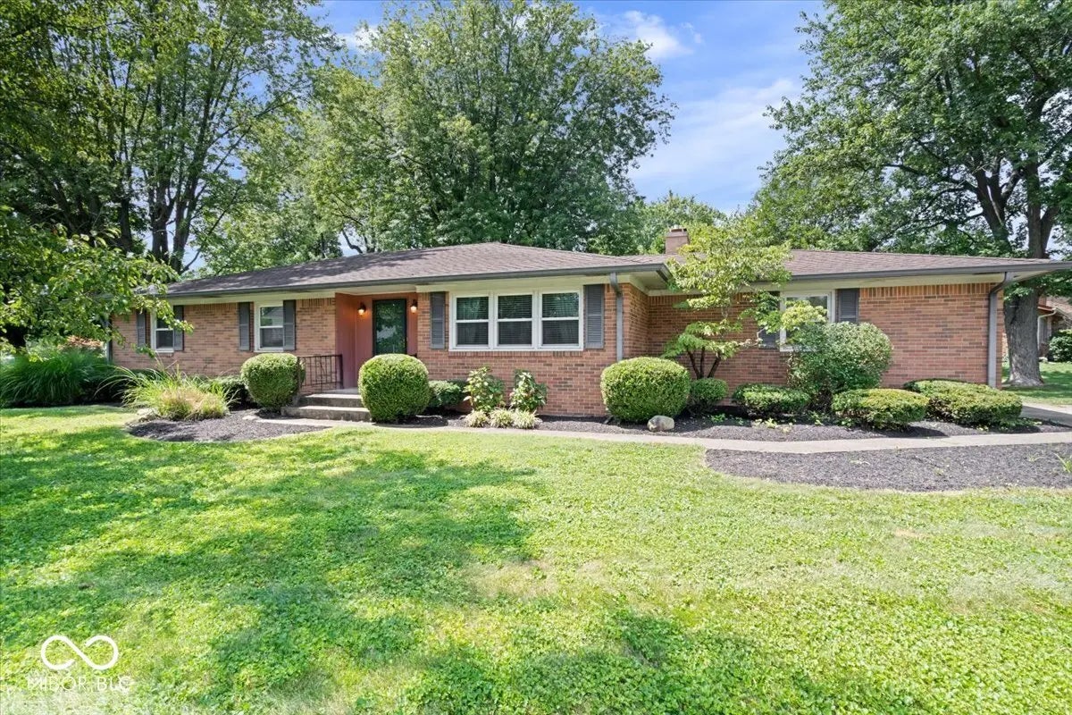 7010 Grosvenor Place, Indianapolis