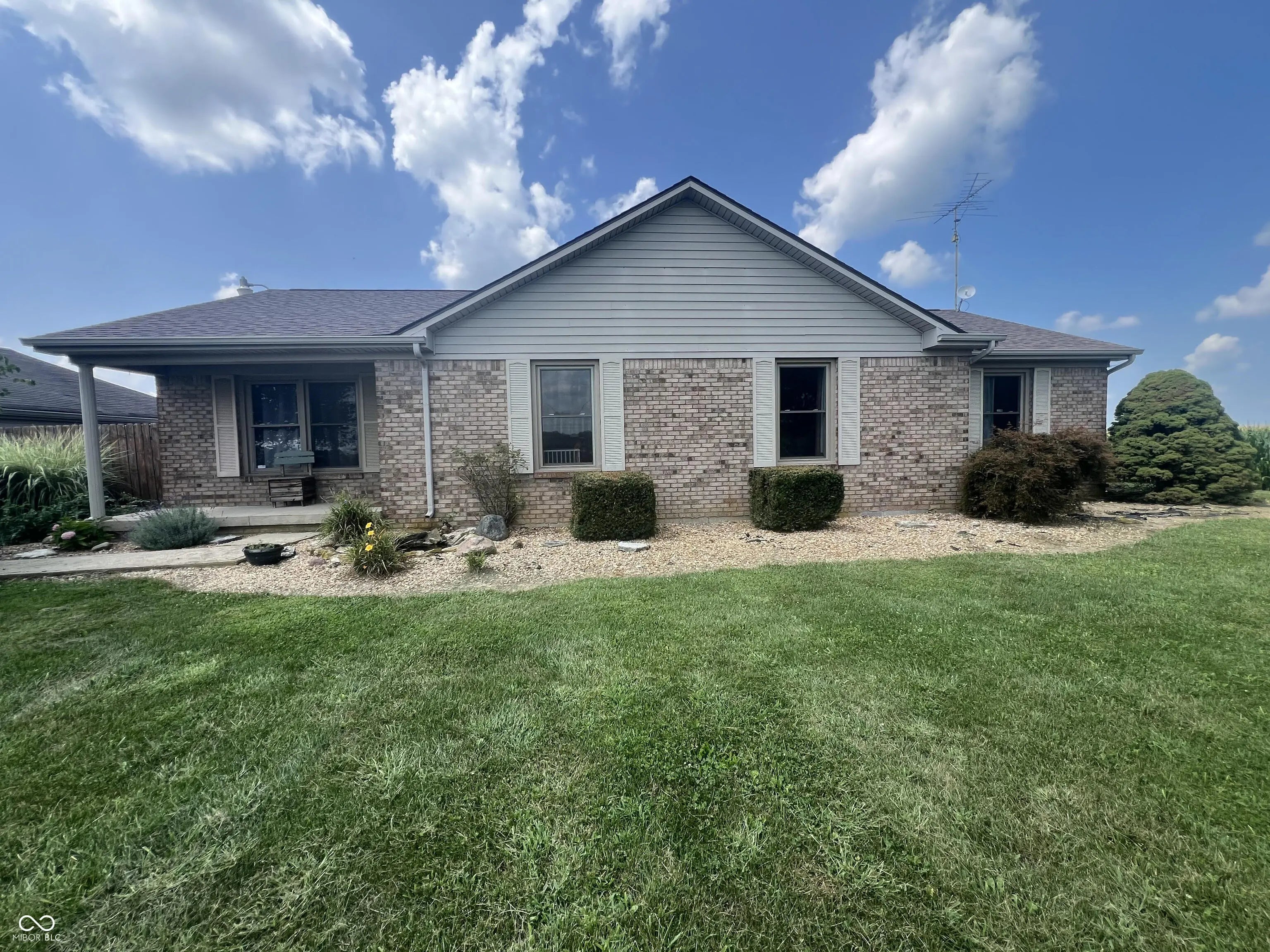 7371 S 200 W, Rushville