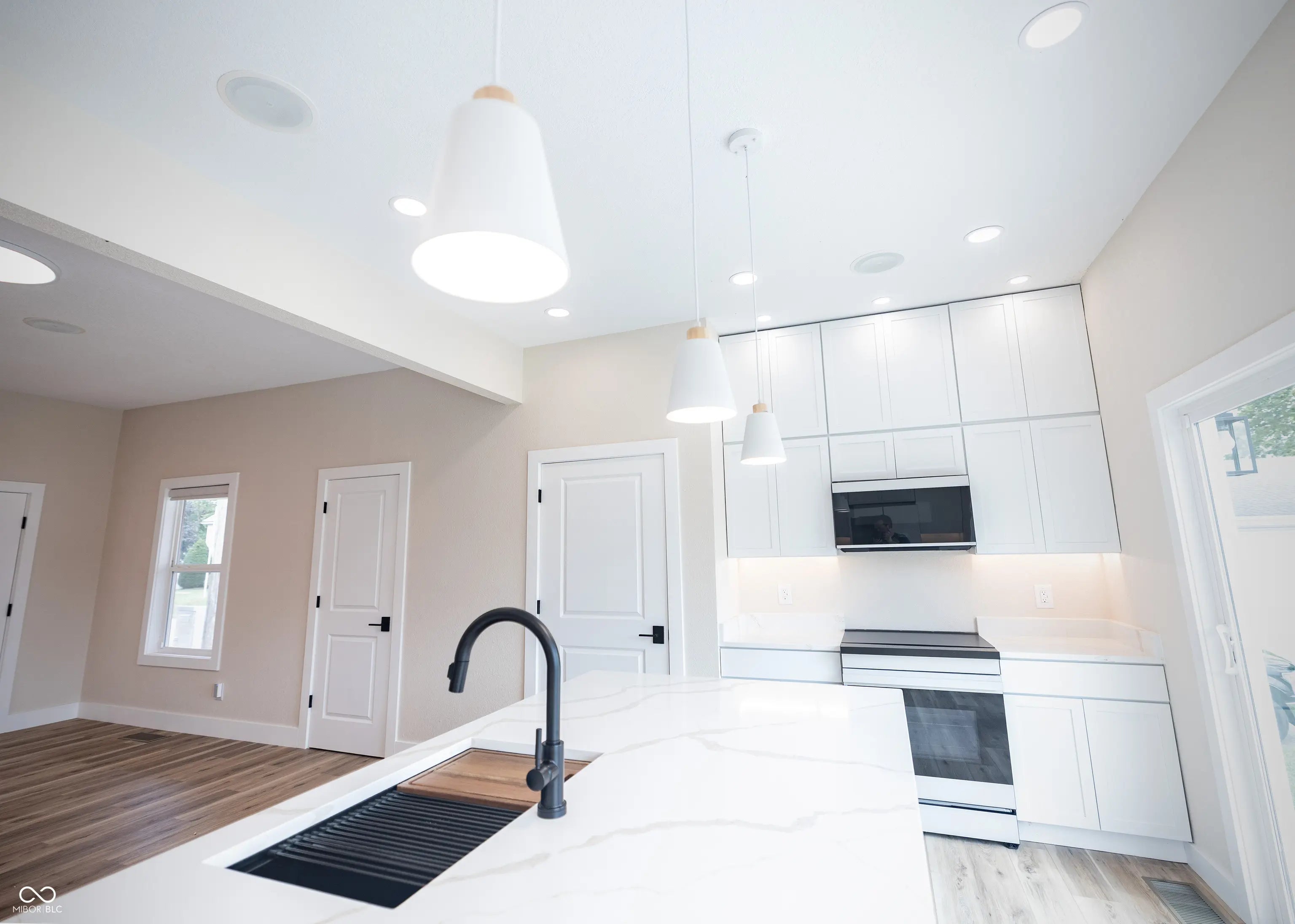 825 Main Street MLS 22056870 Starkeys photo 14