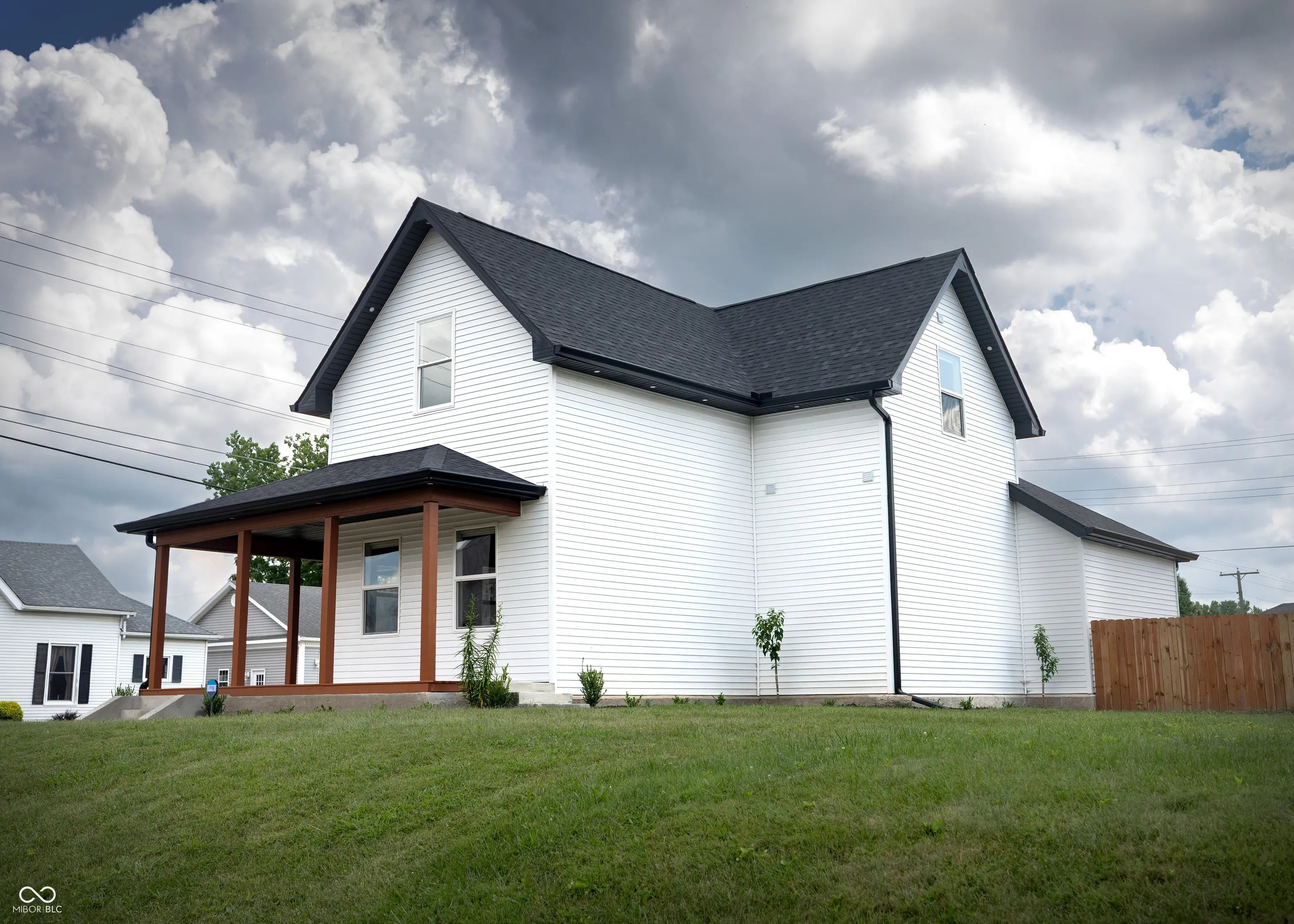 825 Main Street MLS 22056870 Starkeys photo 2