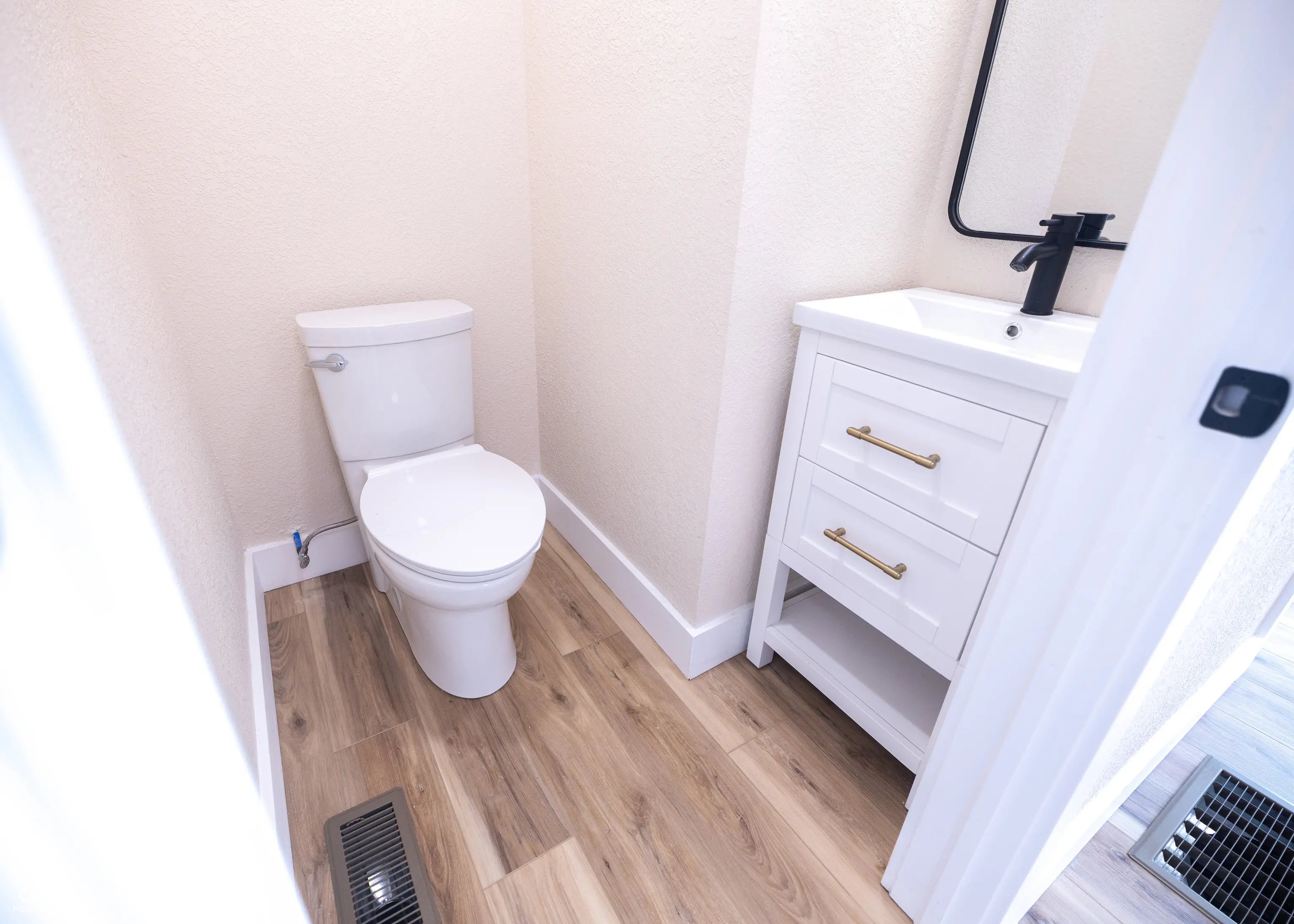 825 Main Street MLS 22056870 Starkeys photo 26