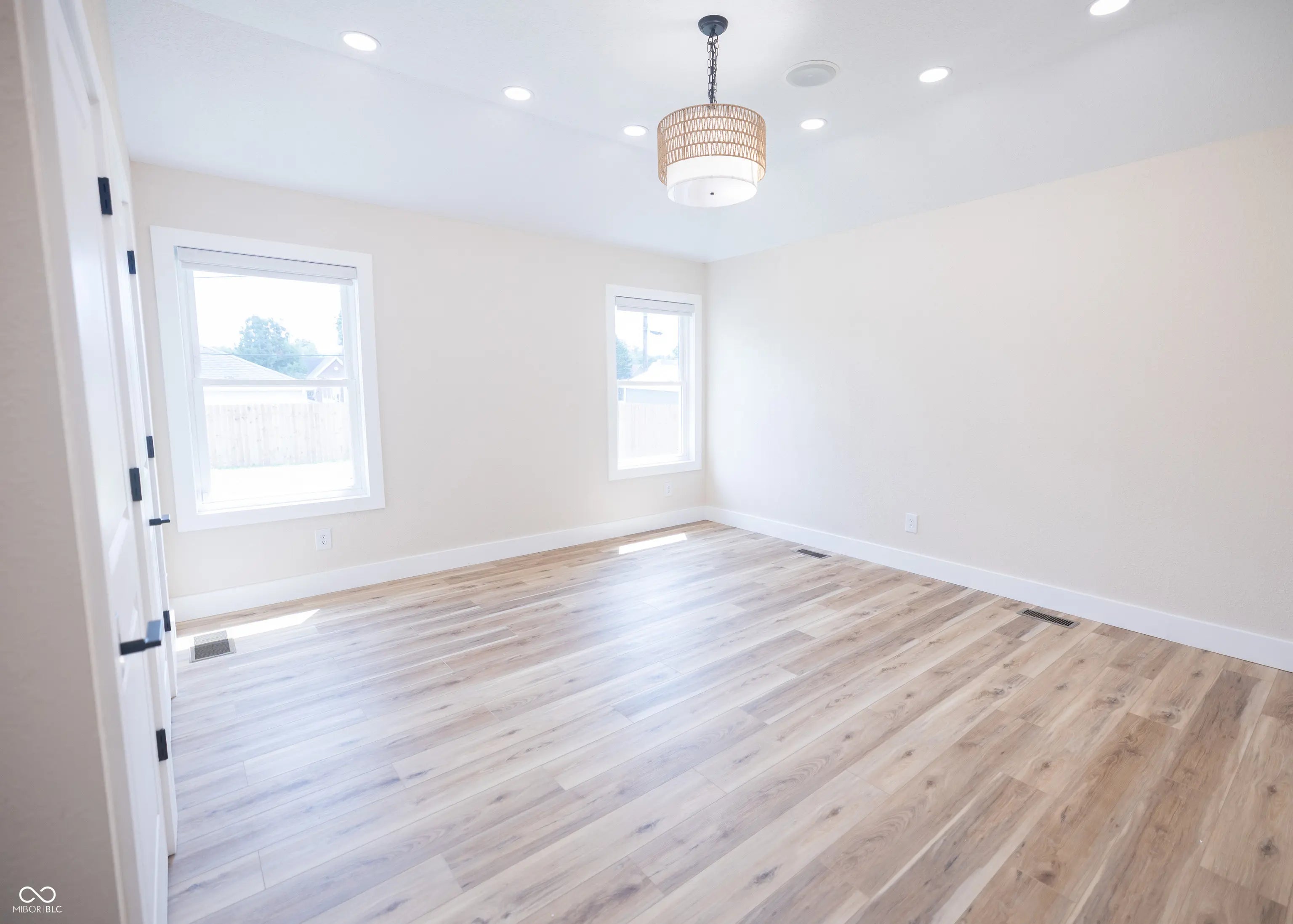 825 Main Street MLS 22056870 Starkeys photo 27