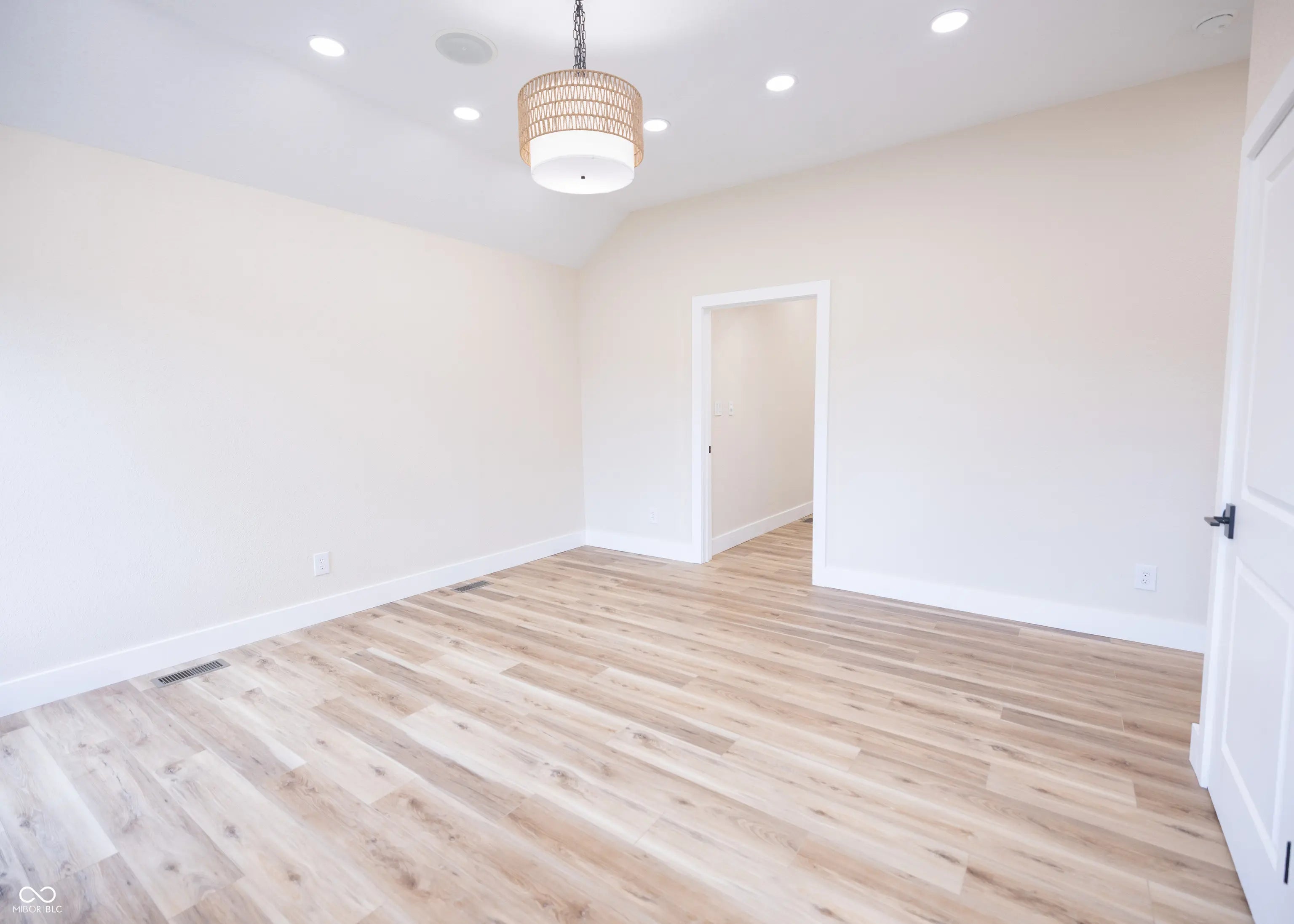 825 Main Street MLS 22056870 Starkeys photo 29