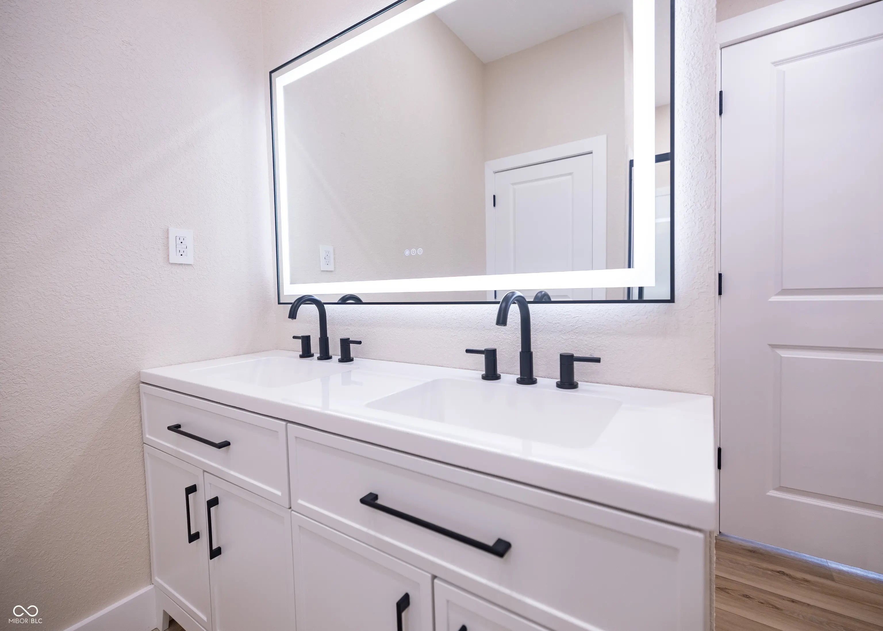 825 Main Street MLS 22056870 Starkeys photo 33