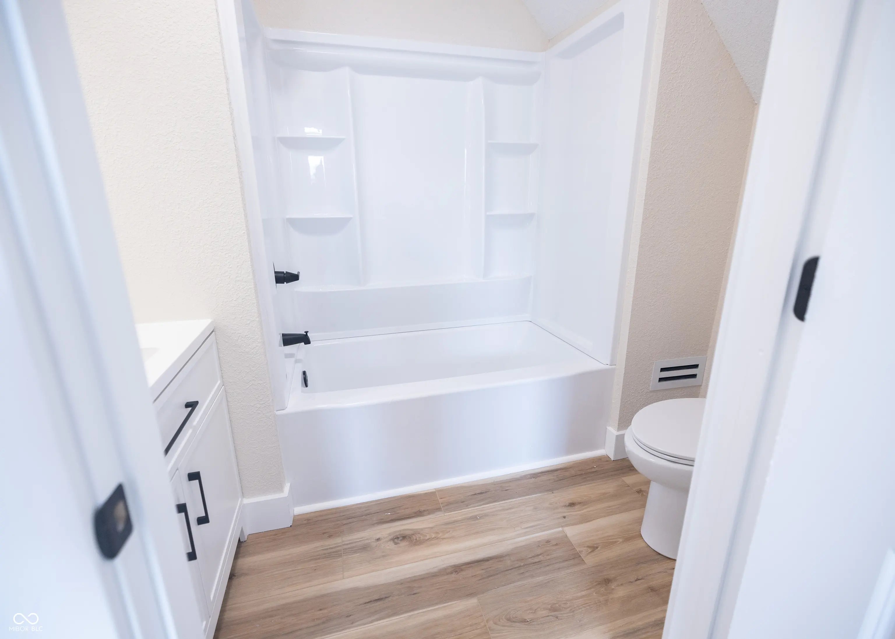 825 Main Street MLS 22056870 Starkeys photo 35