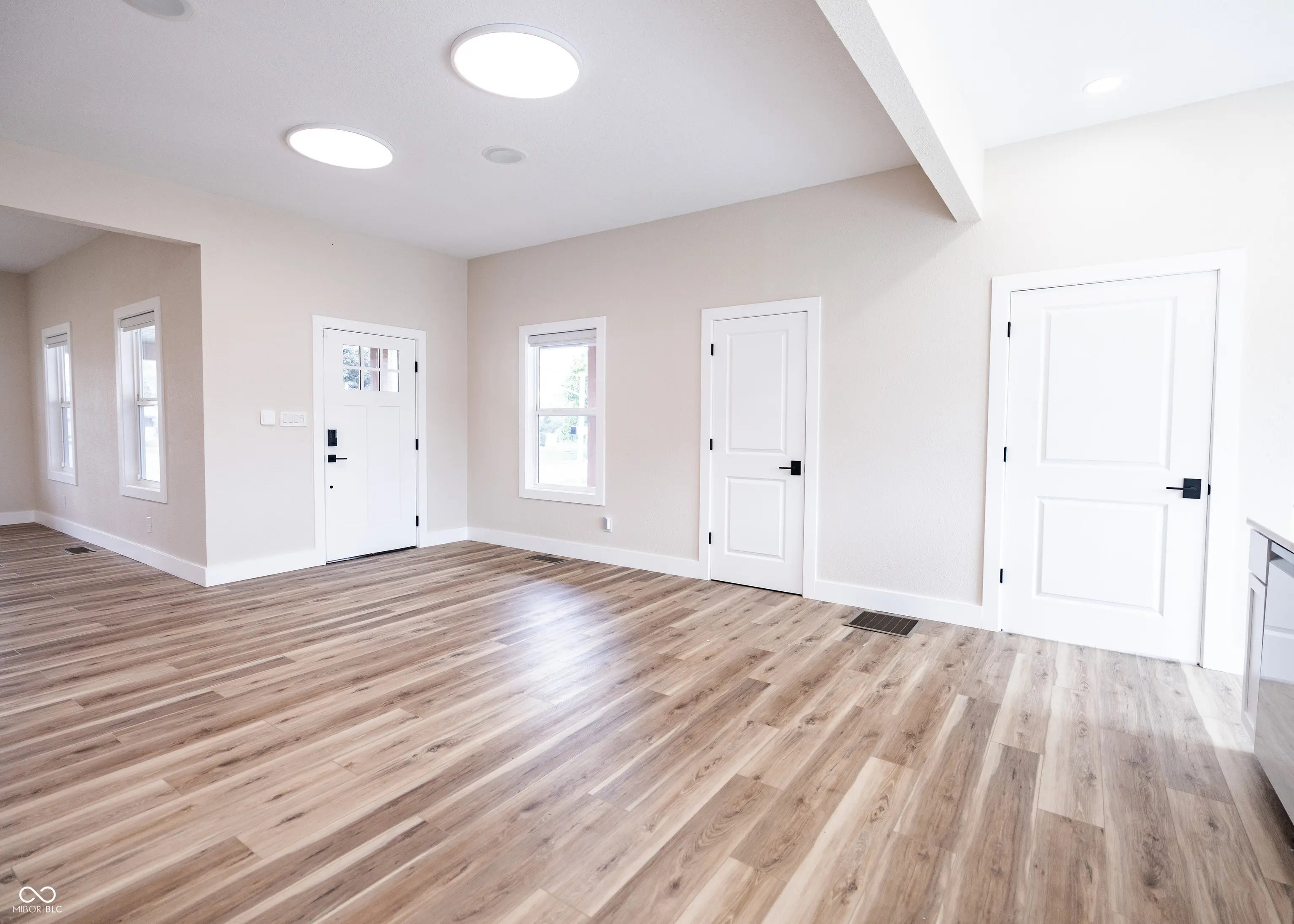 825 Main Street MLS 22056870 Starkeys photo 8