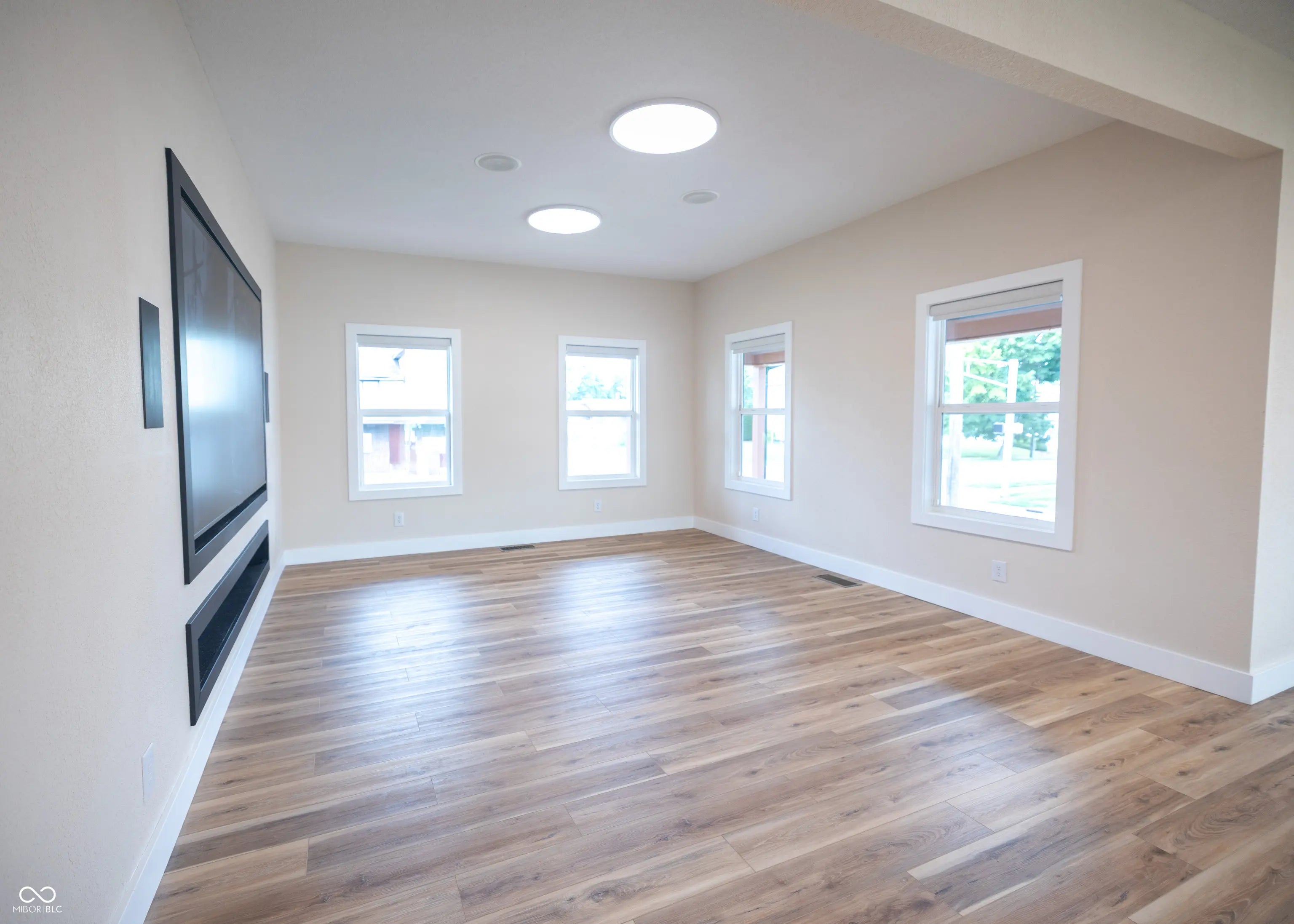 825 Main Street MLS 22056870 Starkeys photo 9