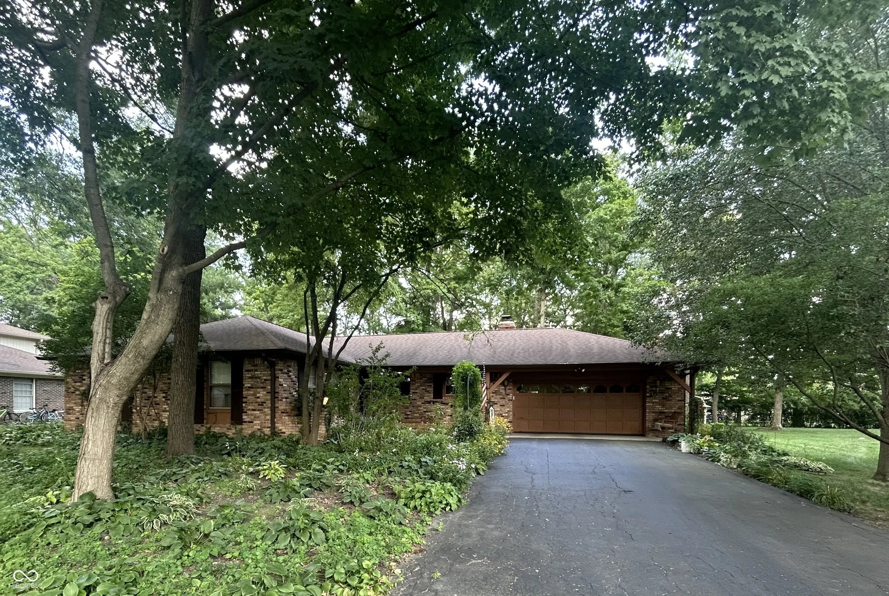 415 Woodland W Drive, Greenfield