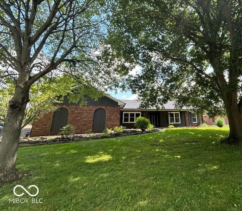 783 Colonial Way, Greenwood