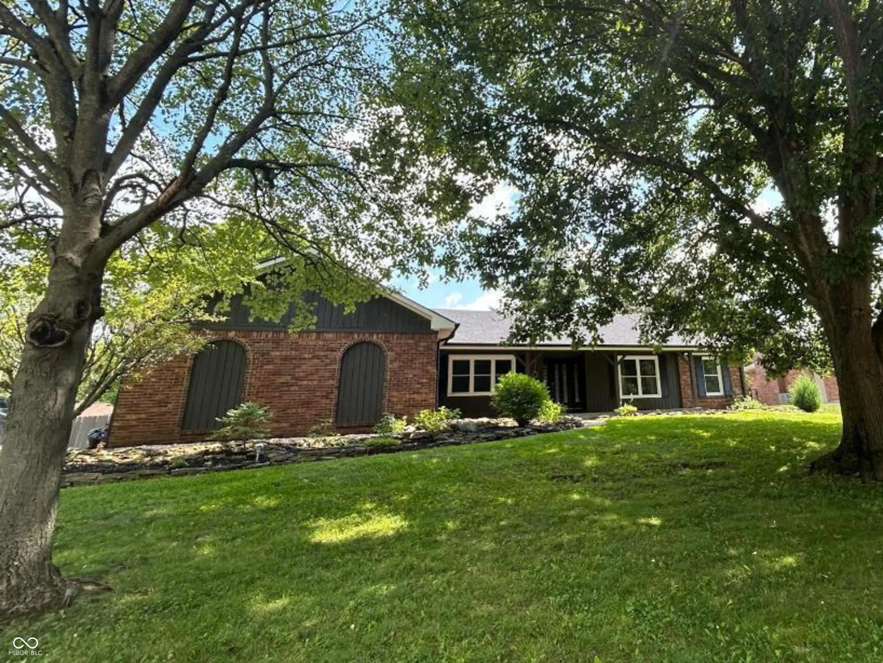 783 Colonial Way, Greenwood