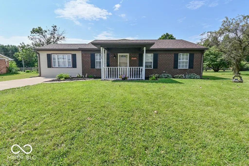 Photo of 10125 Bradbury Drive Avon, IN 46123