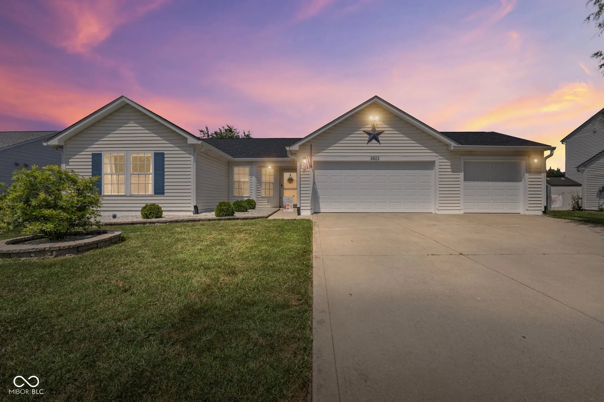 8522 Robin Run Way, Avon