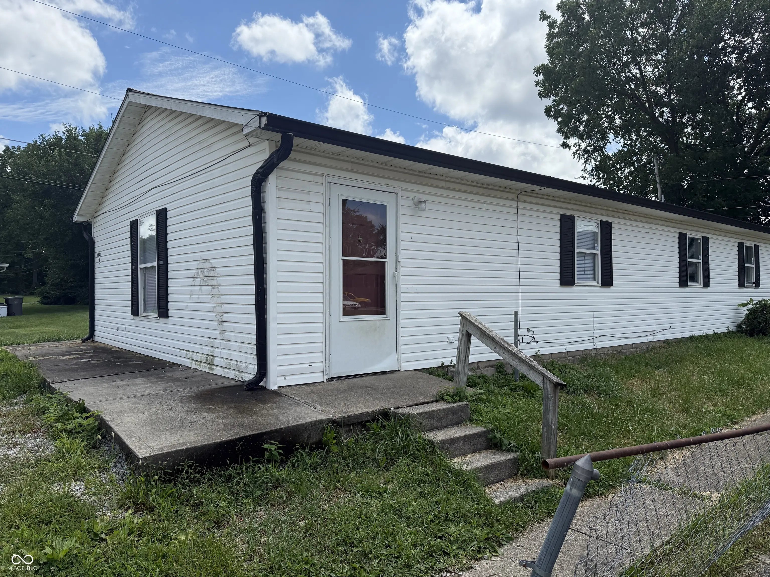 6259 E 11th Street, Indianapolis