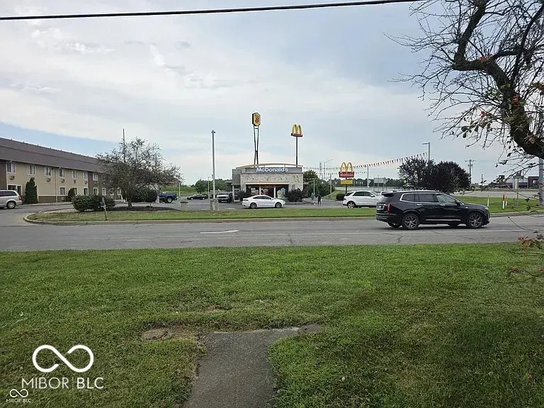 Photo of 13 W Rampart Road Shelbyville, IN 46176