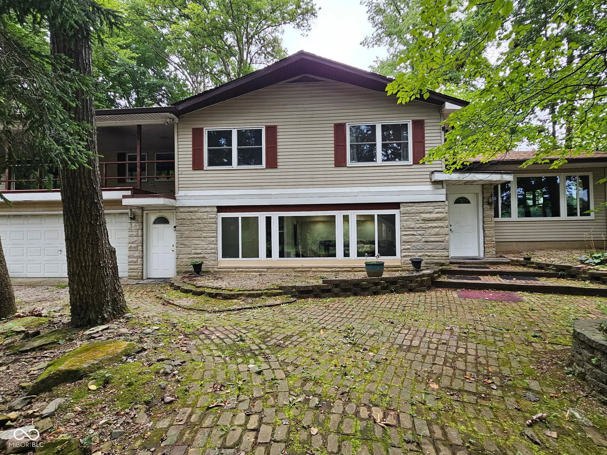 9509 Baysinger Drive, Brazil