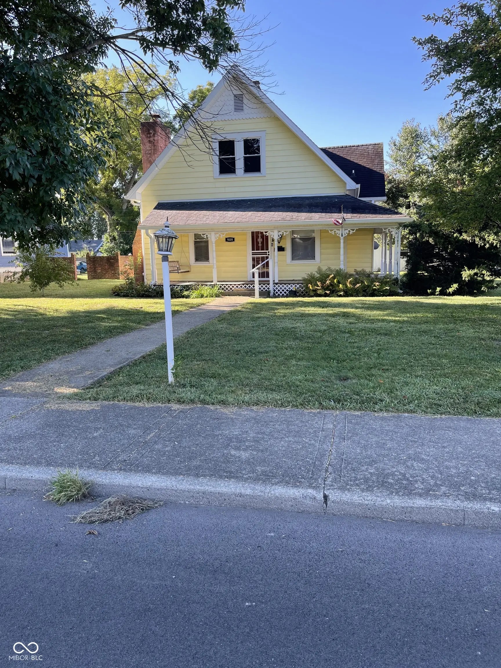 909 E Washington Street, Martinsville