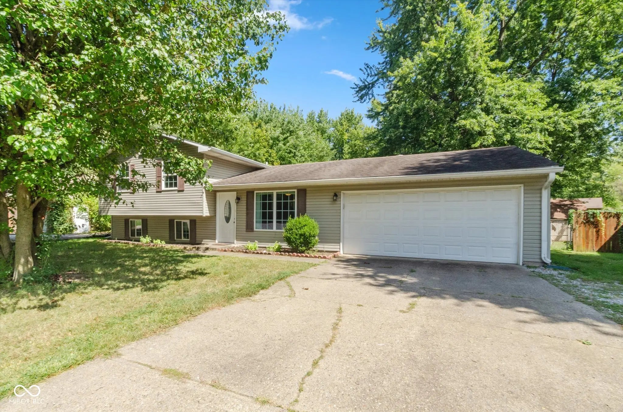 8125 Railroad Road, Indianapolis