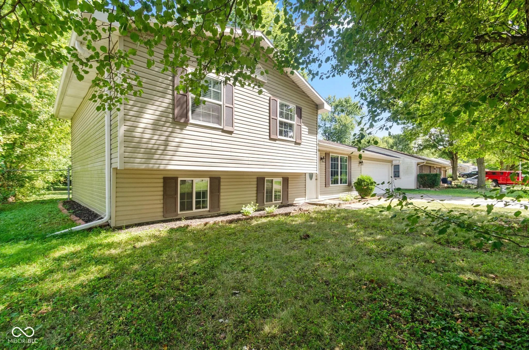 8125 Railroad Road, Indianapolis