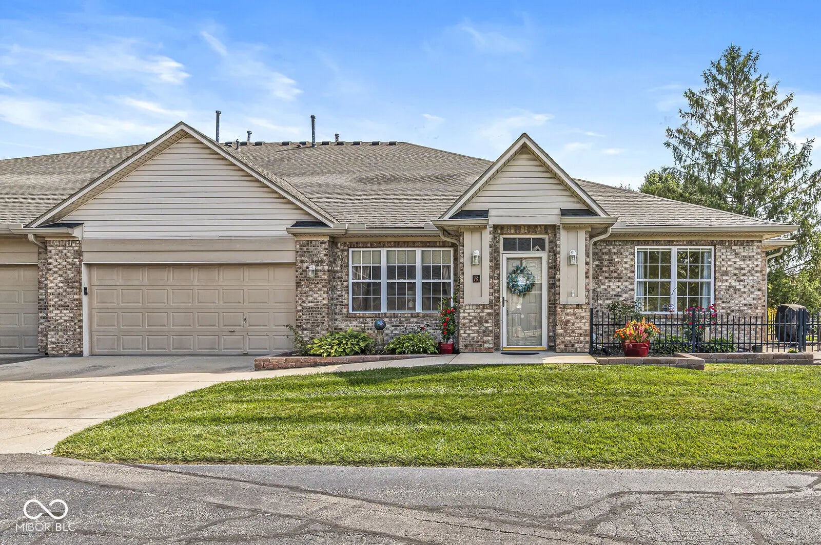 6984 Park Square Drive Apt B, Avon