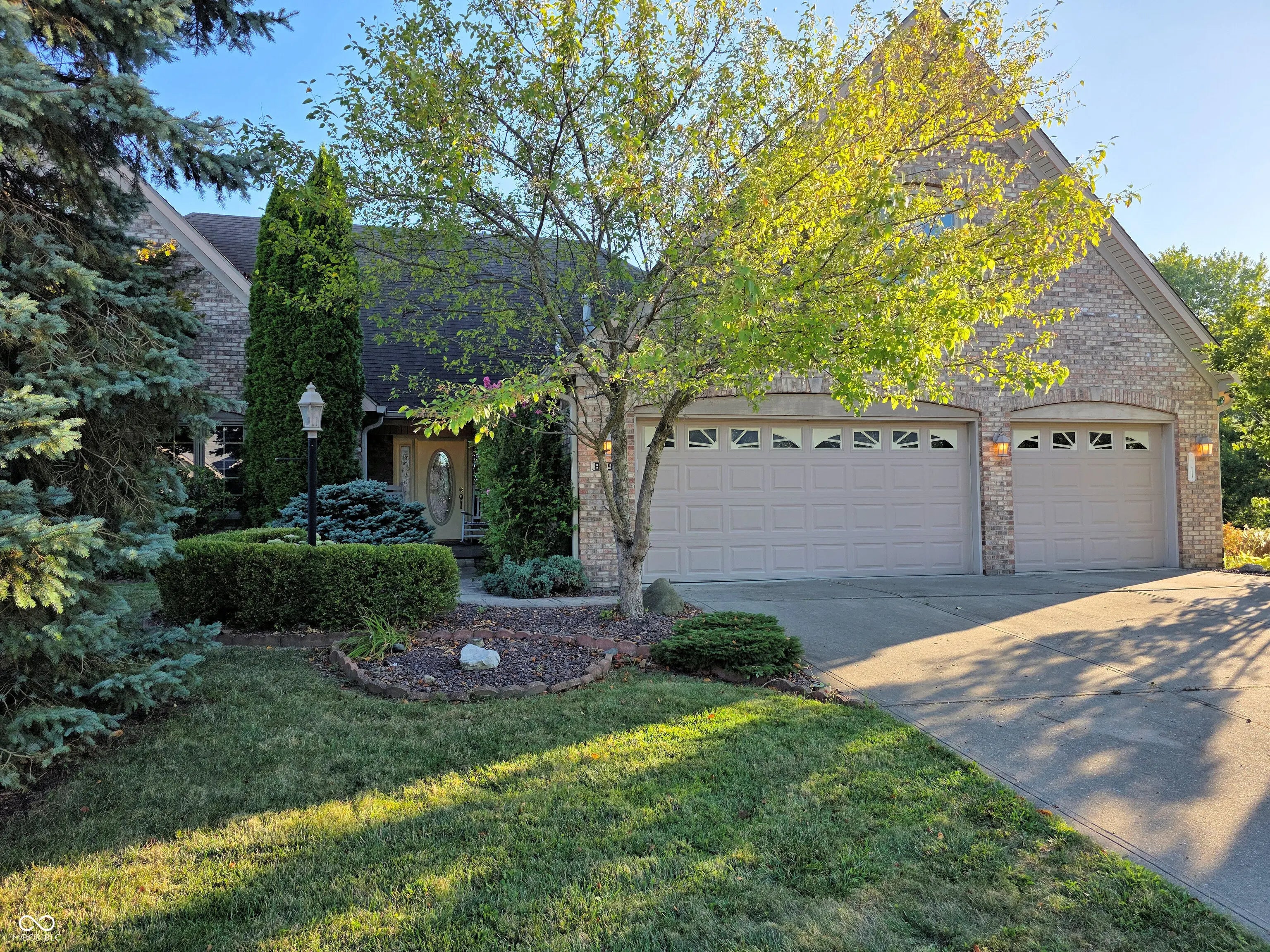 8099 David Court, Avon