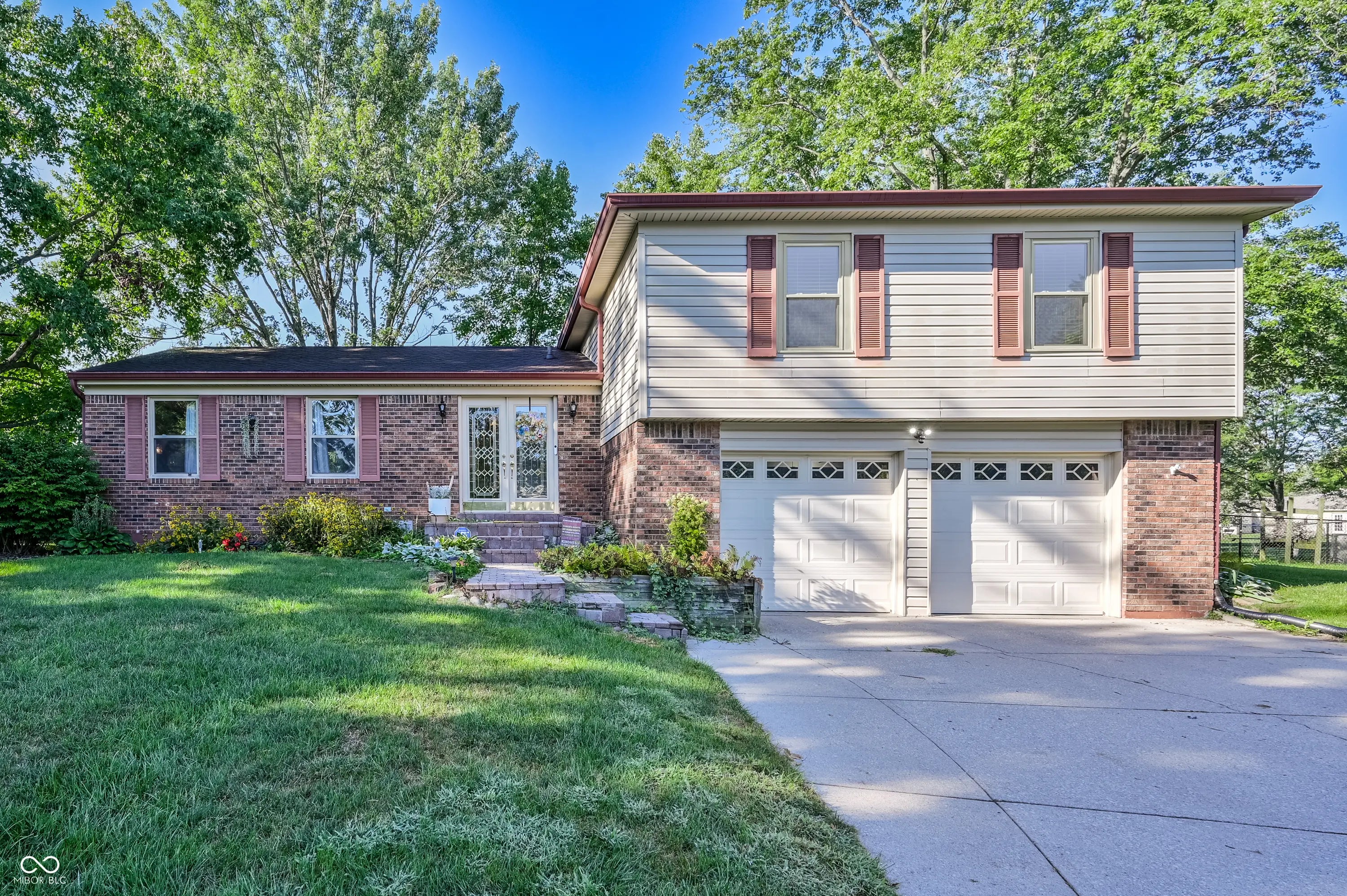 8438 Ainsley Circle, Indianapolis