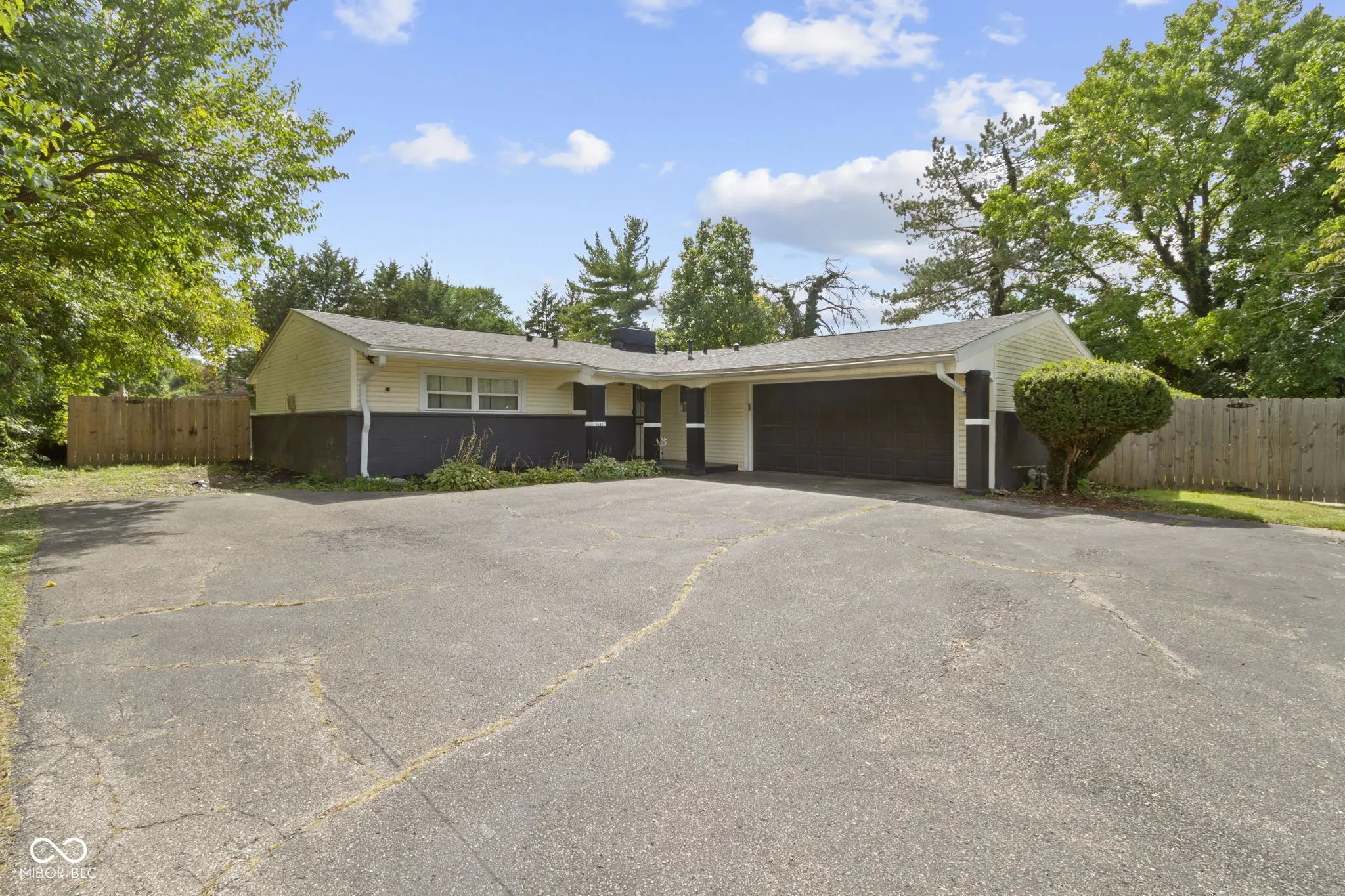 3645 Glencairn Lane, Indianapolis