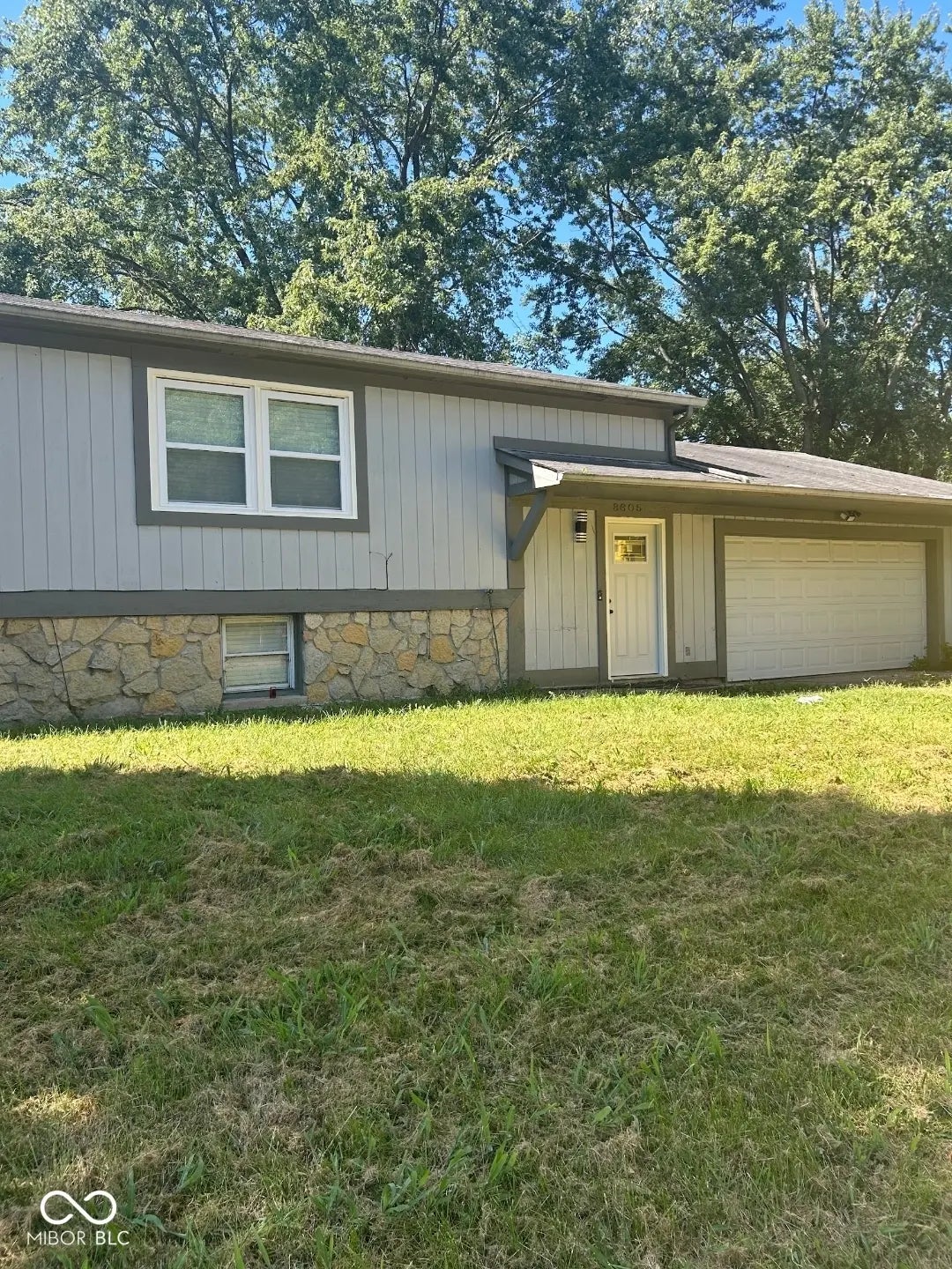 8605 Spring Valley Lane, Indianapolis