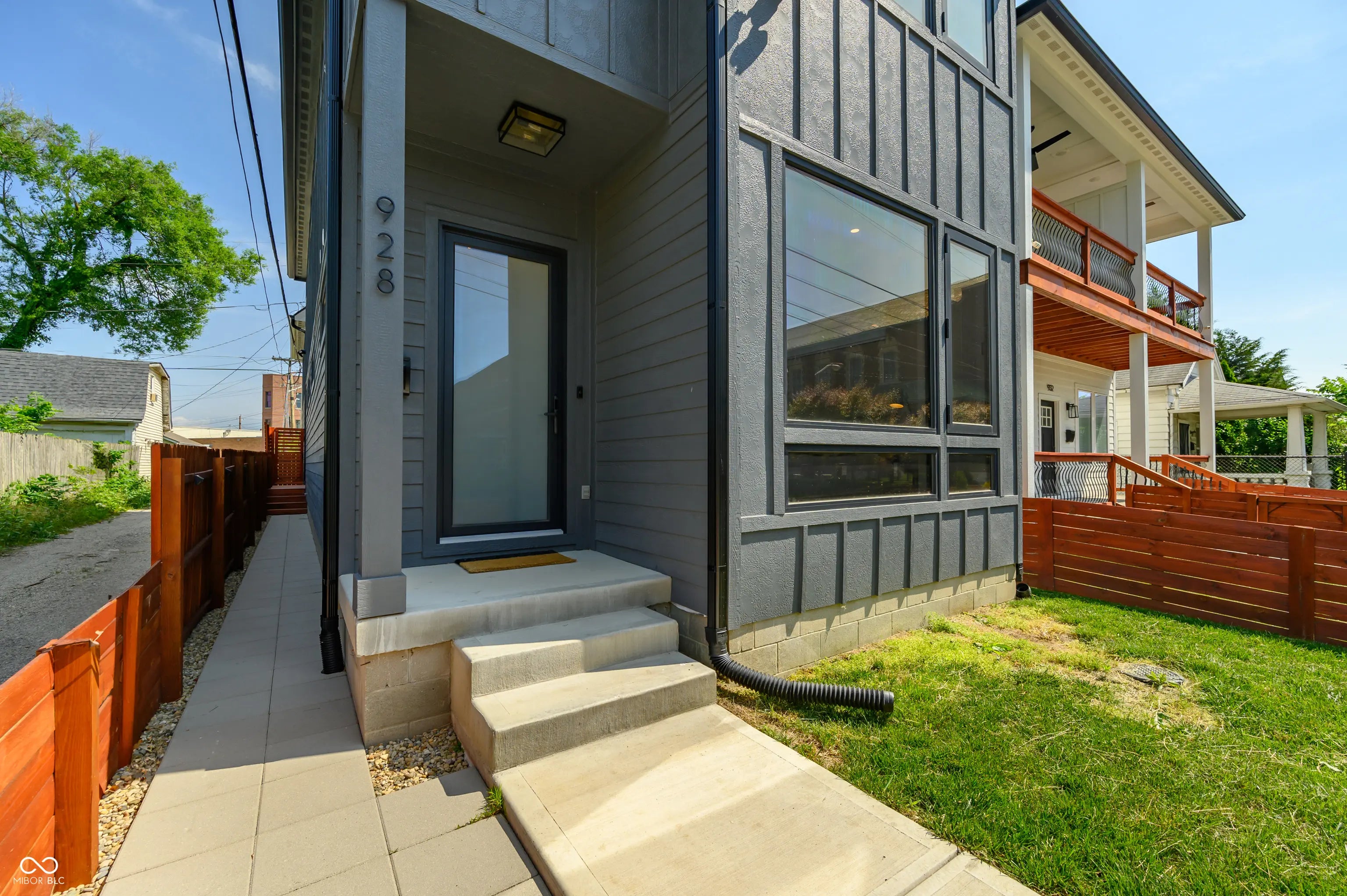 Photo of 928 Woodlawn Avenue Indianapolis, IN 46203