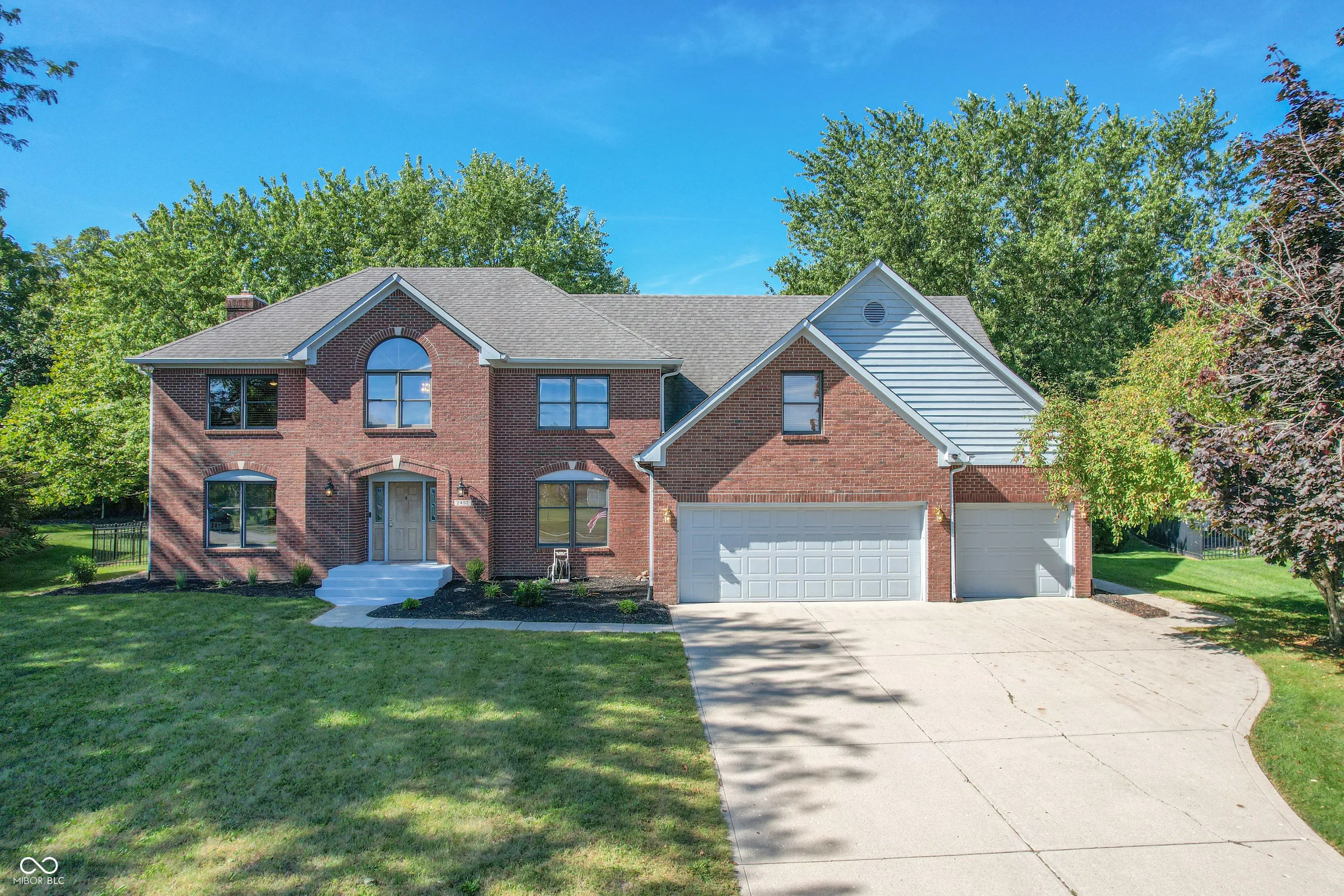 2452 Whispering Way, Indianapolis