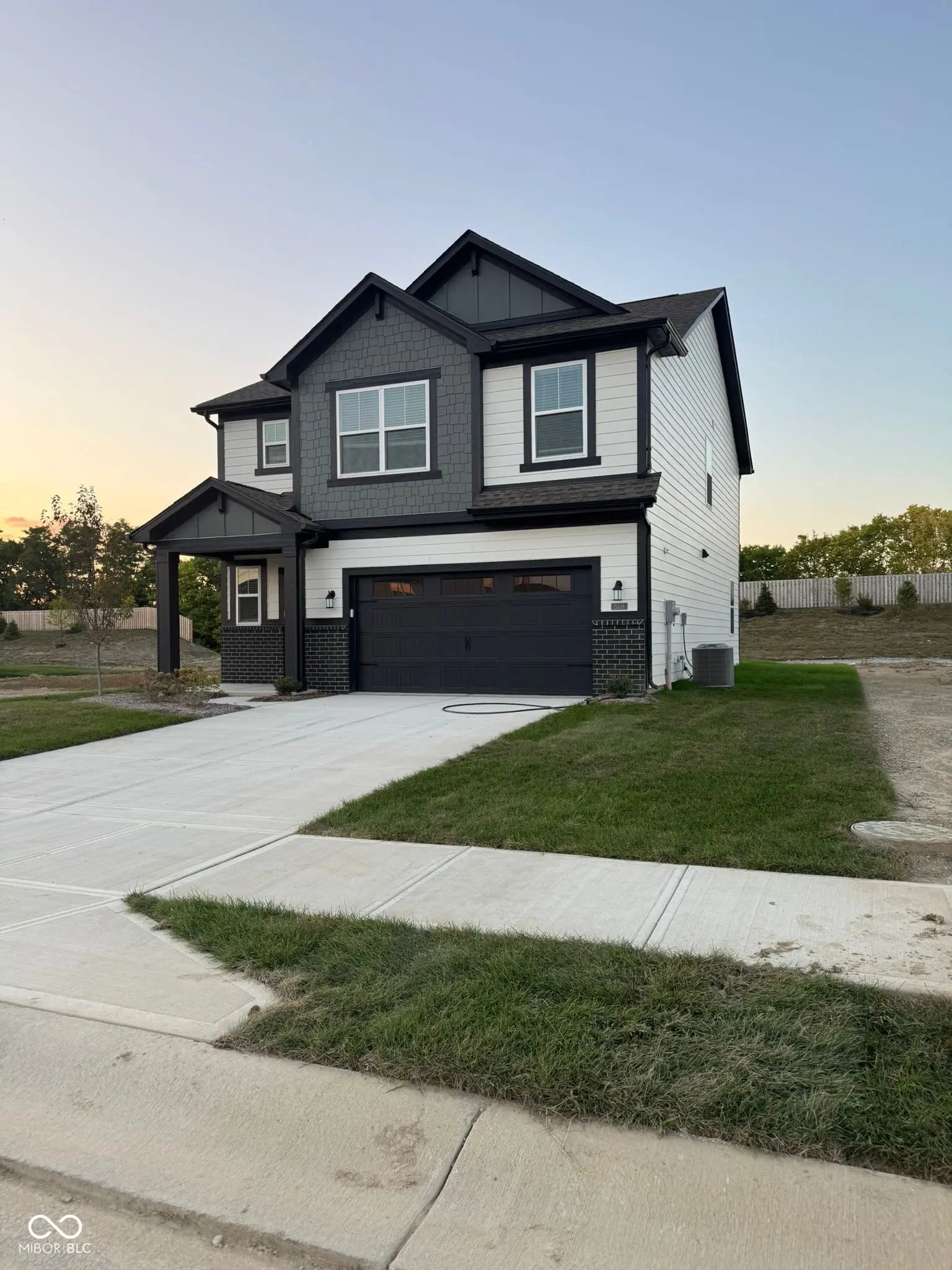15338 Farrington Way, Fishers