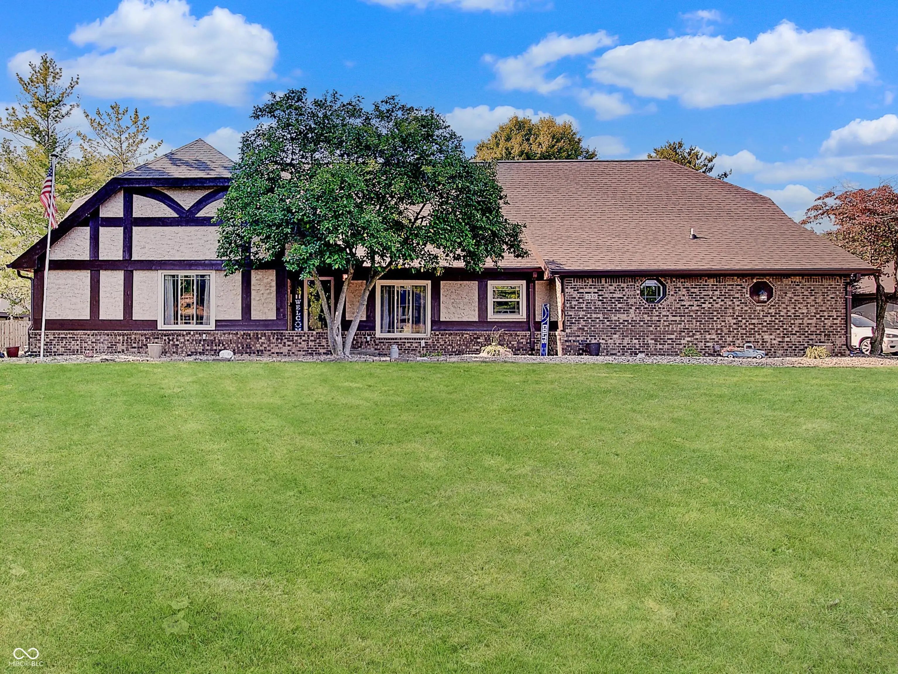 730 Carmen Plaza, Greenwood