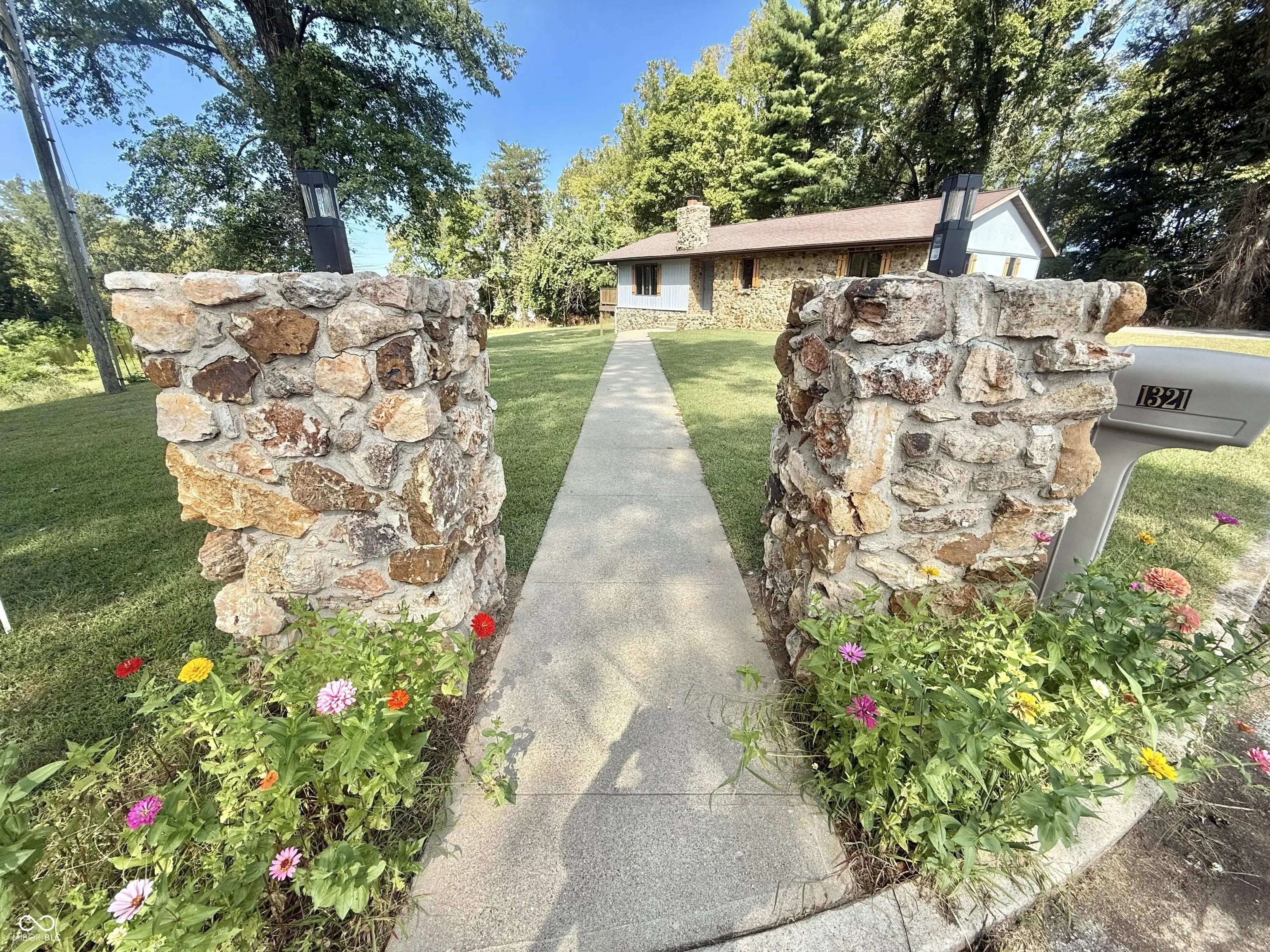 Photo of 1321 Lakeview Drive Brownstown, IN 47220