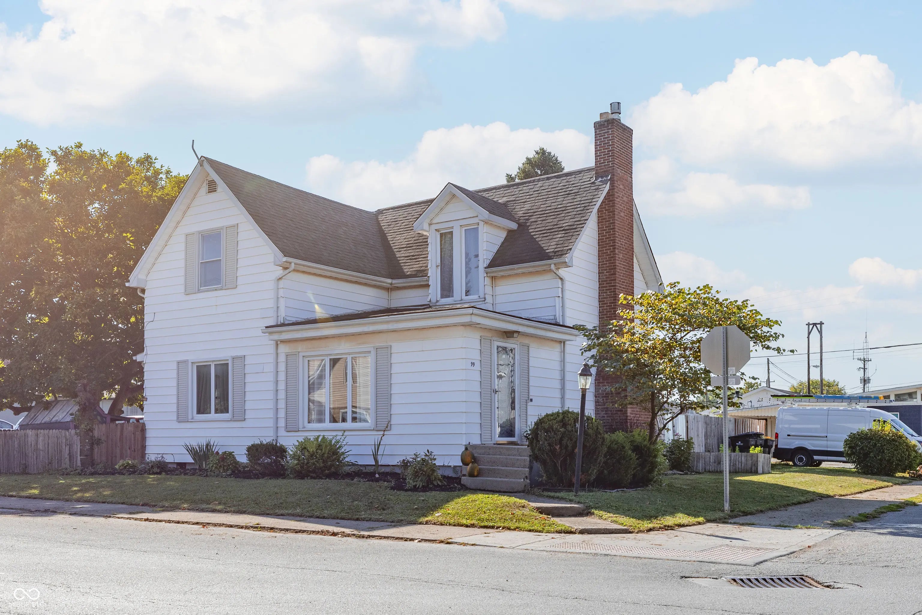 25 W 9th Street, Lapel