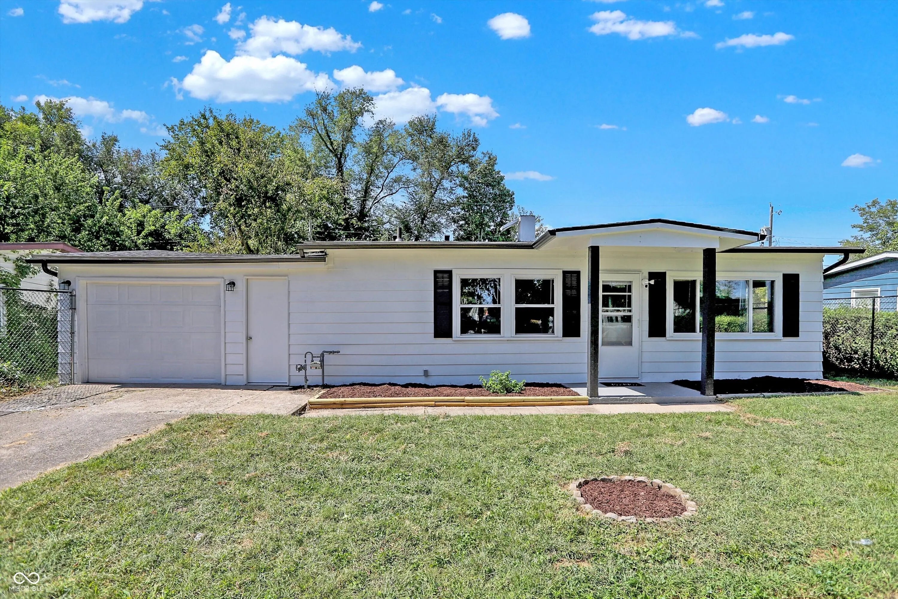 834 Center Street, Martinsville