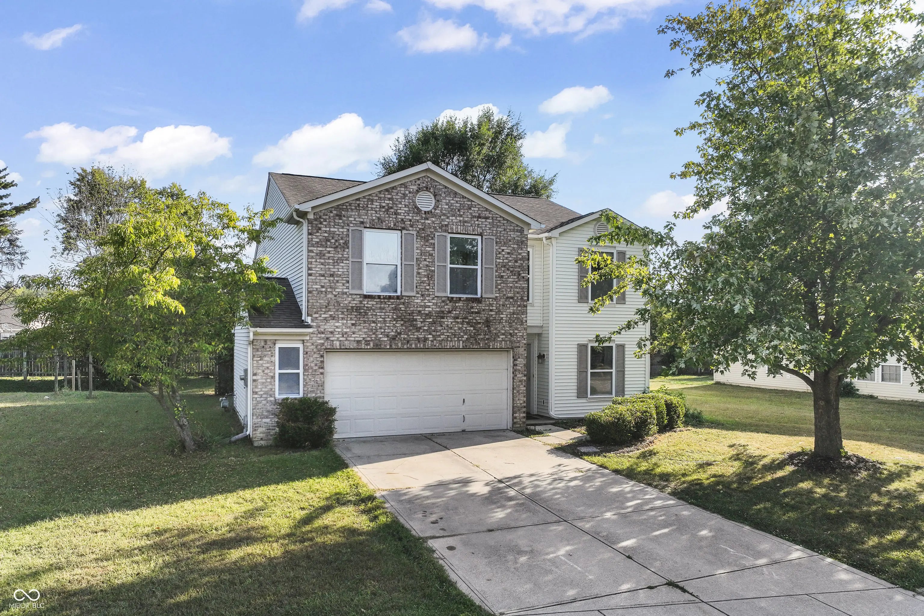 6911 Woodland Heights Drive, Avon