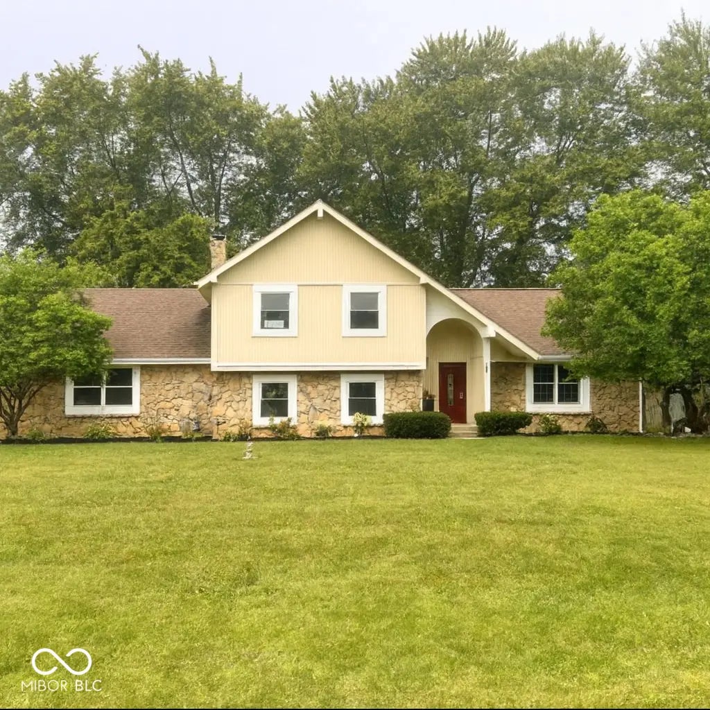 908 N Meadows Lane, Greenfield