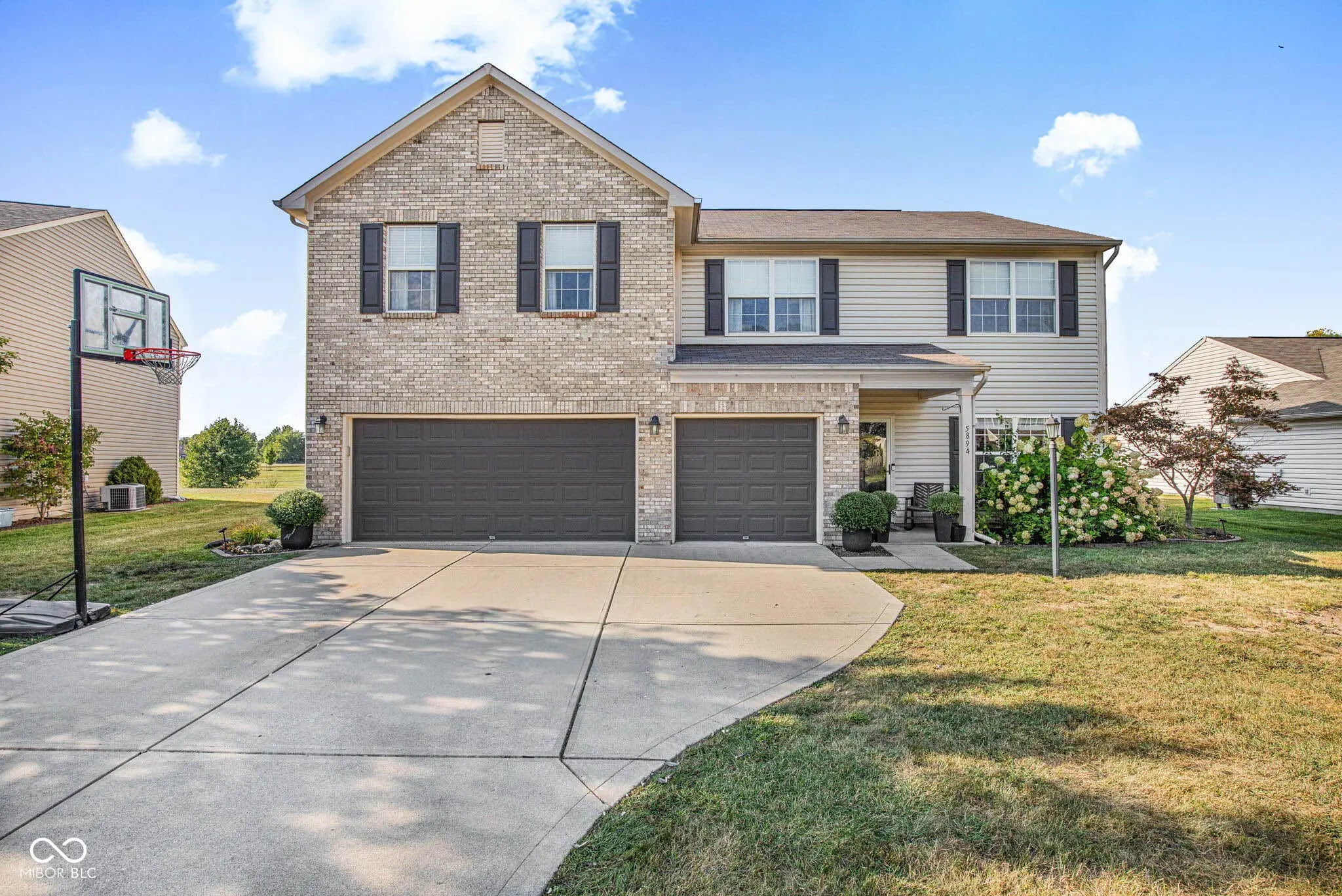 5894 W Falling Waters Drive, McCordsville