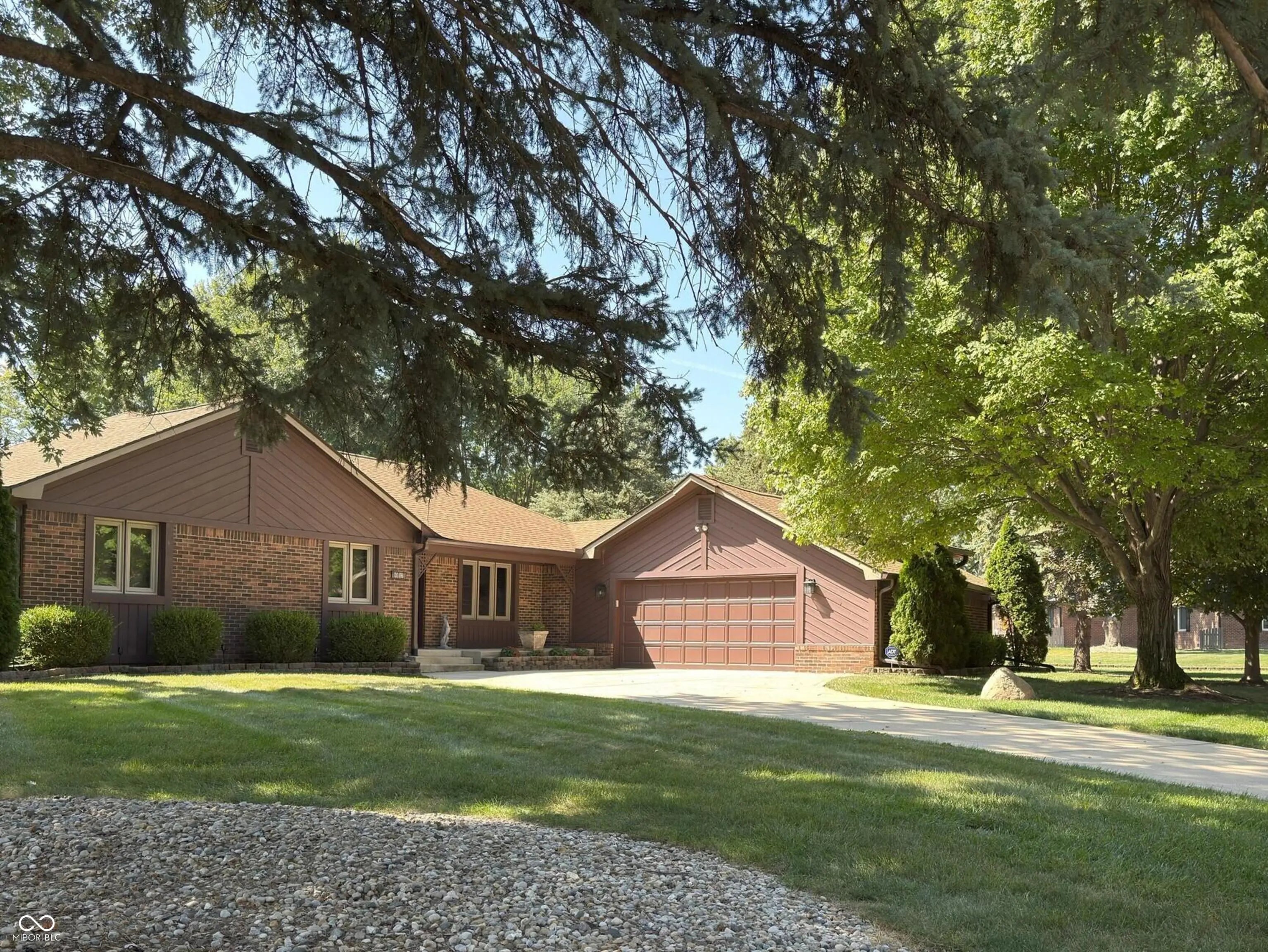 9917 Countryside Court, Avon