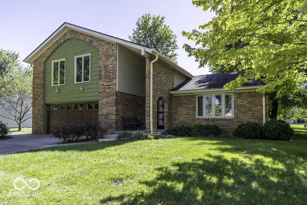 1115 Barcelona Drive, Greenwood